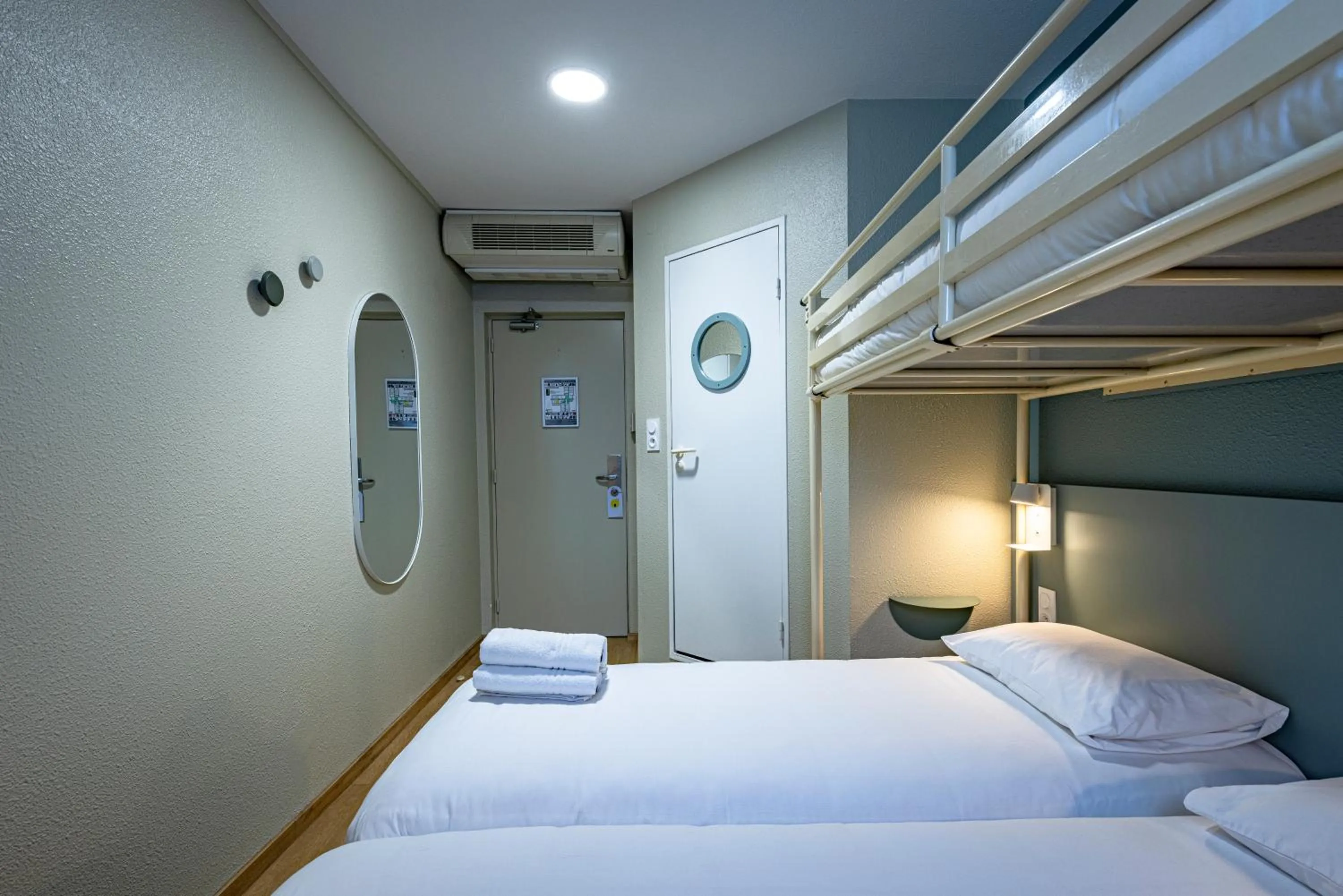 Bedroom, Bed in Vini Hotel