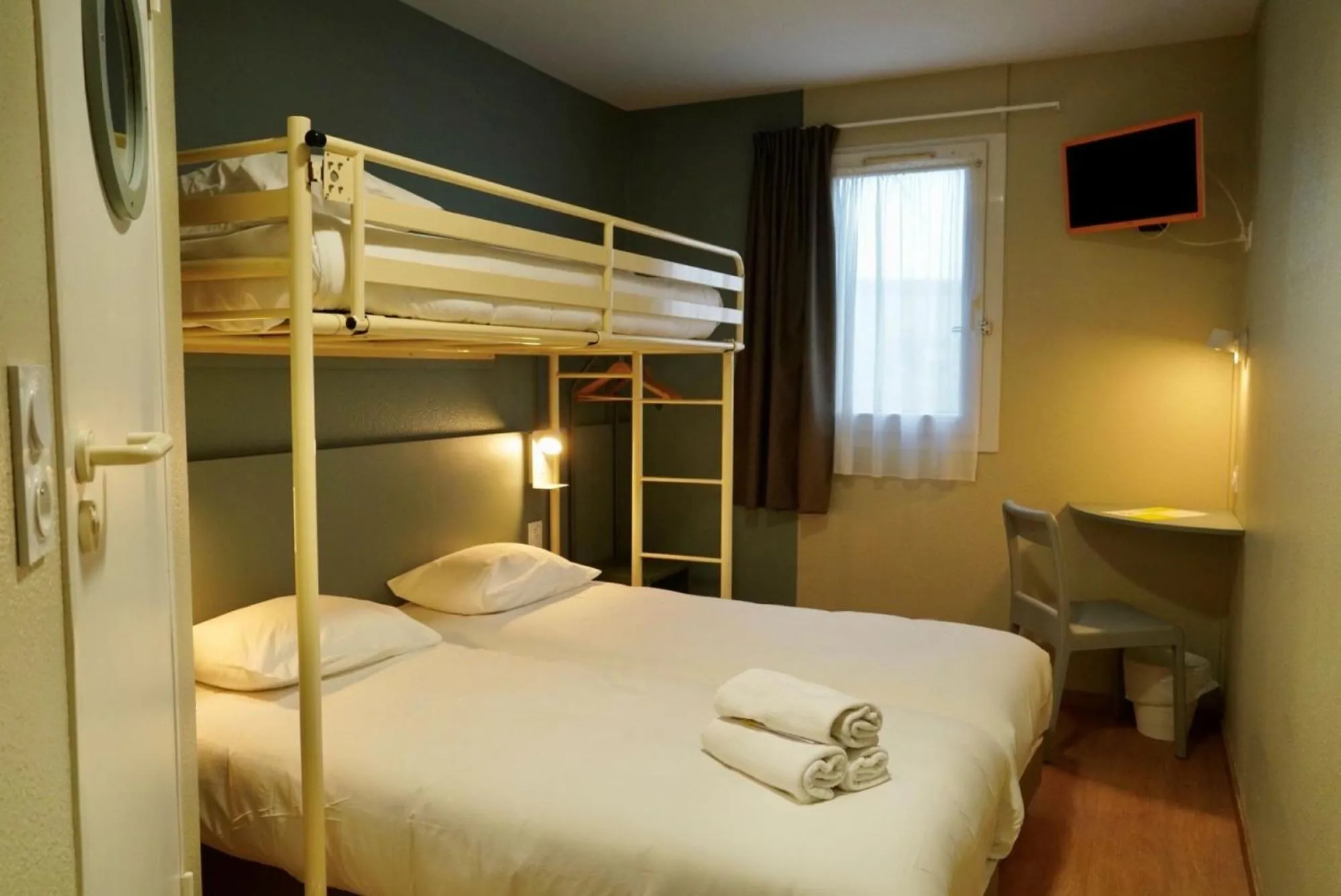 Bedroom, Bed in Vini Hotel