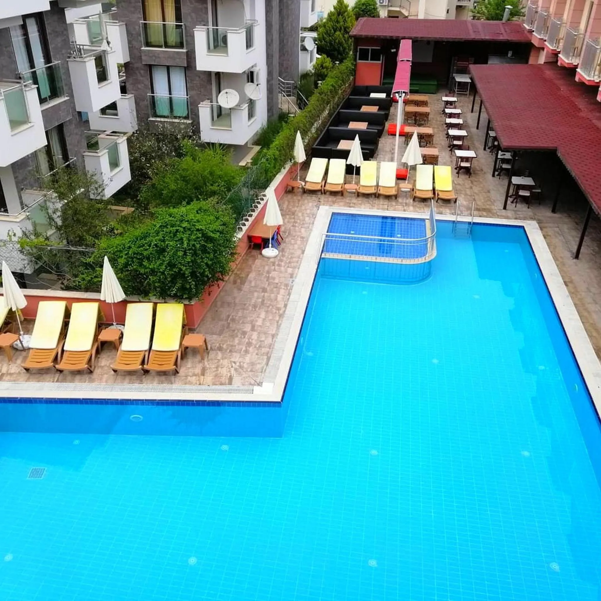 Swimming pool in Grand Nar Hotel