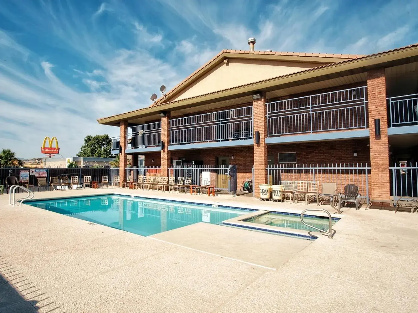 Swimming pool in Claridge Inn - St. George Swimming pool in Claridge Inn - St. George