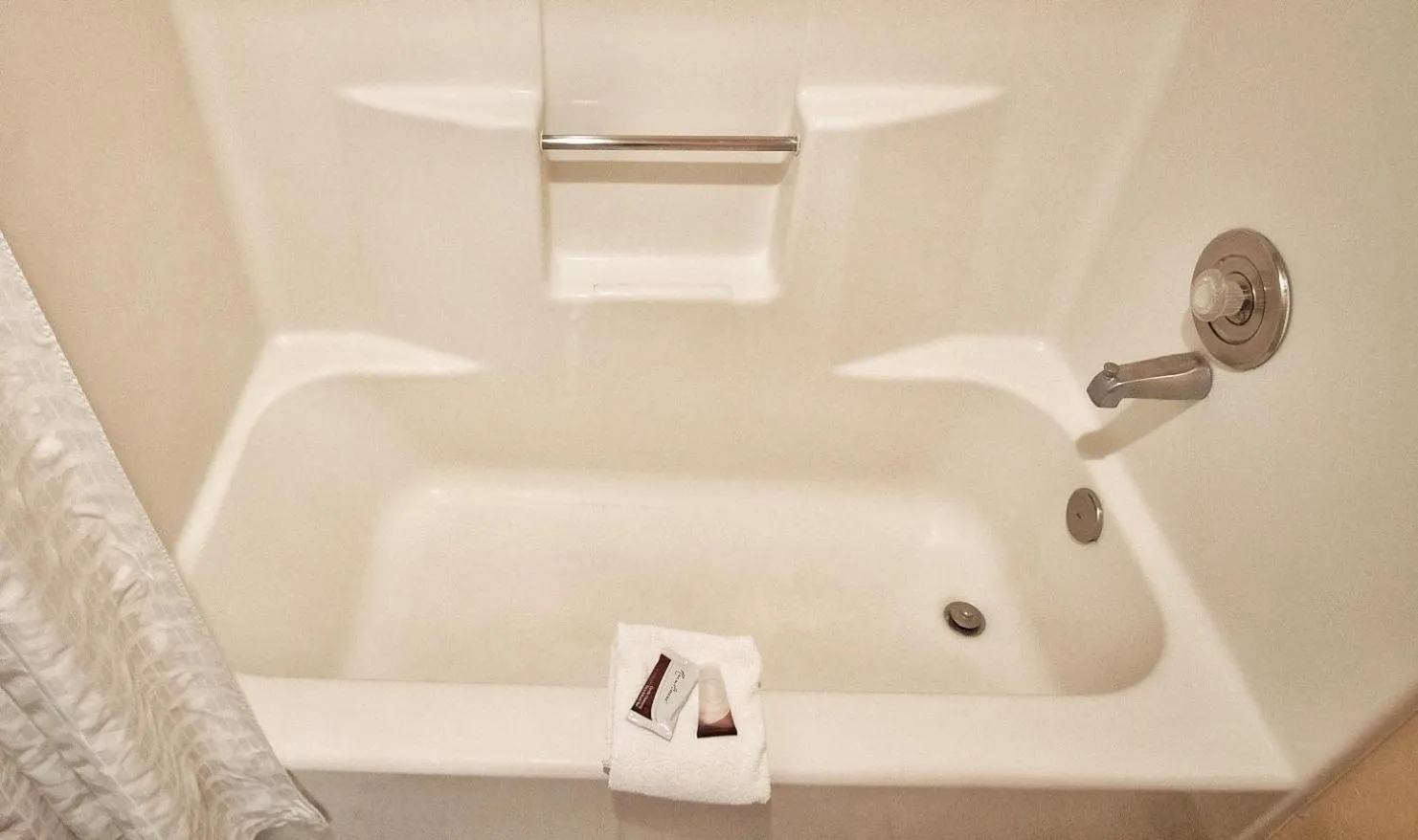 Bath in Claridge Inn - St. George