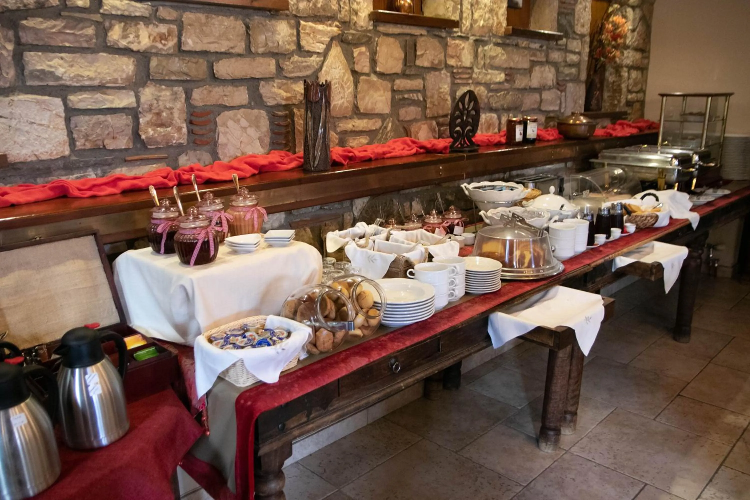 Pandion Luxury Boutique Hotel & Suites with Spa