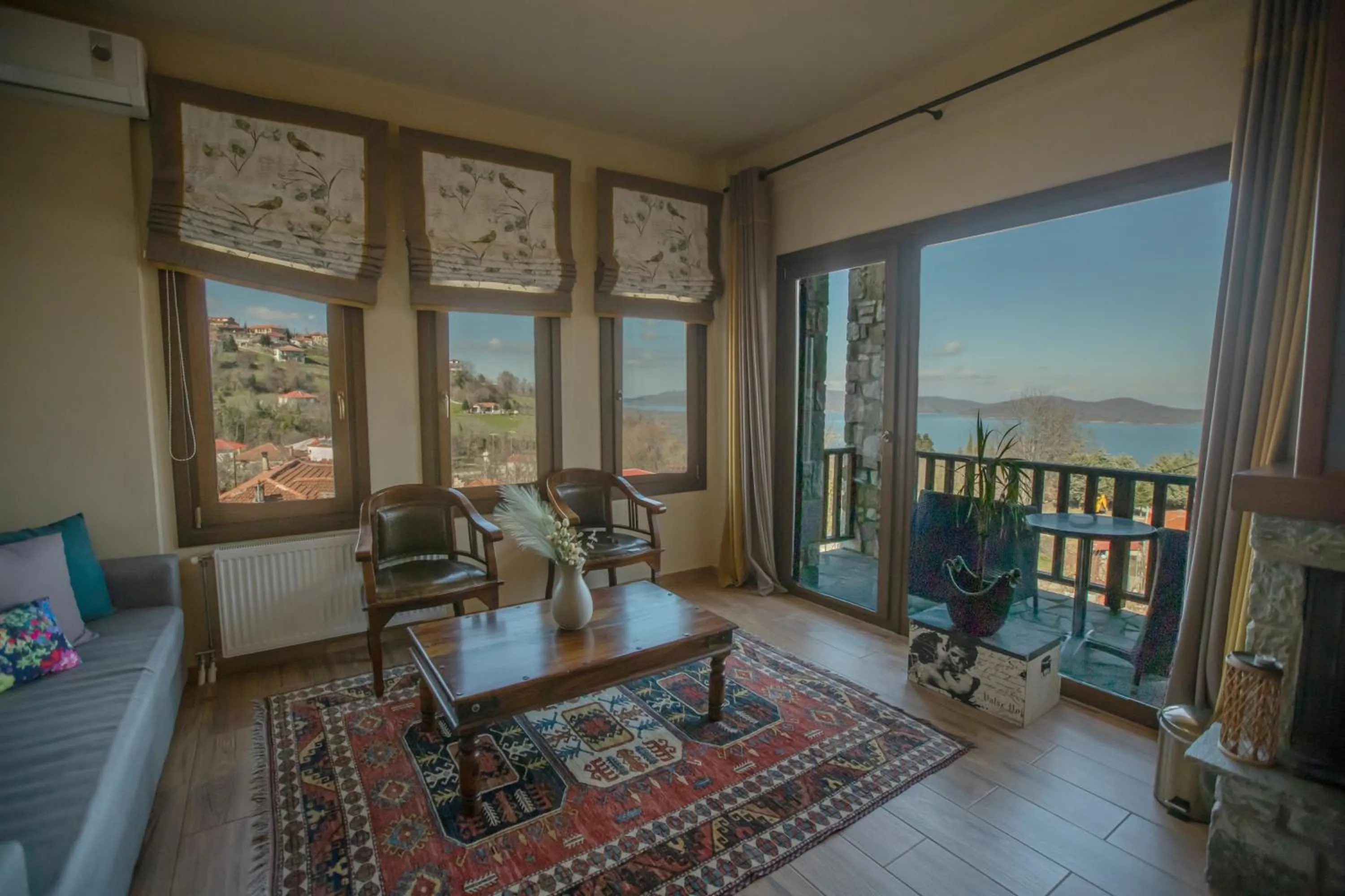 Pandion Luxury Boutique Hotel & Suites with Spa