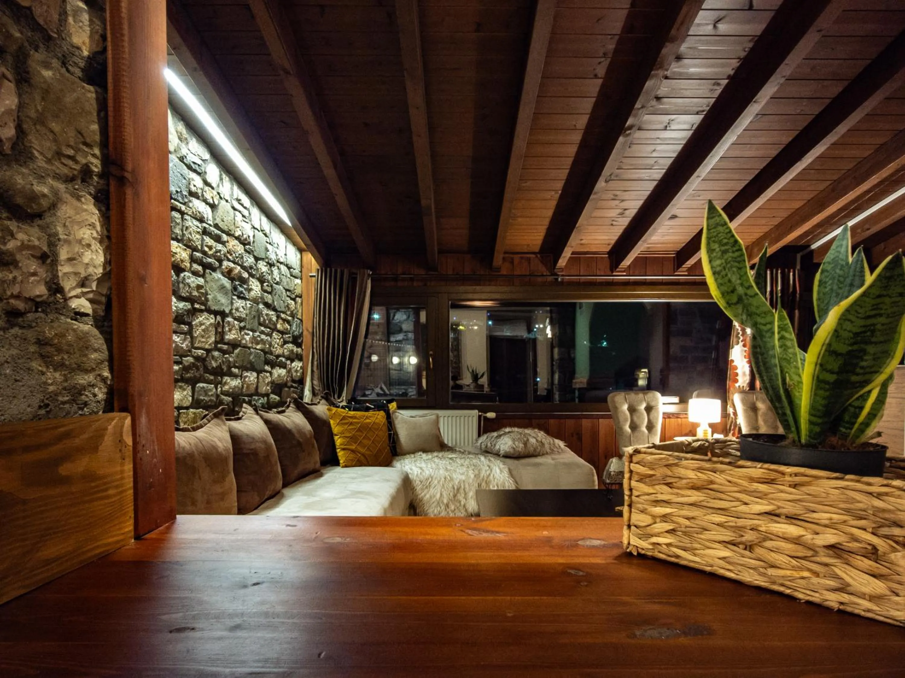 Pandion Luxury Boutique Hotel & Suites with Spa