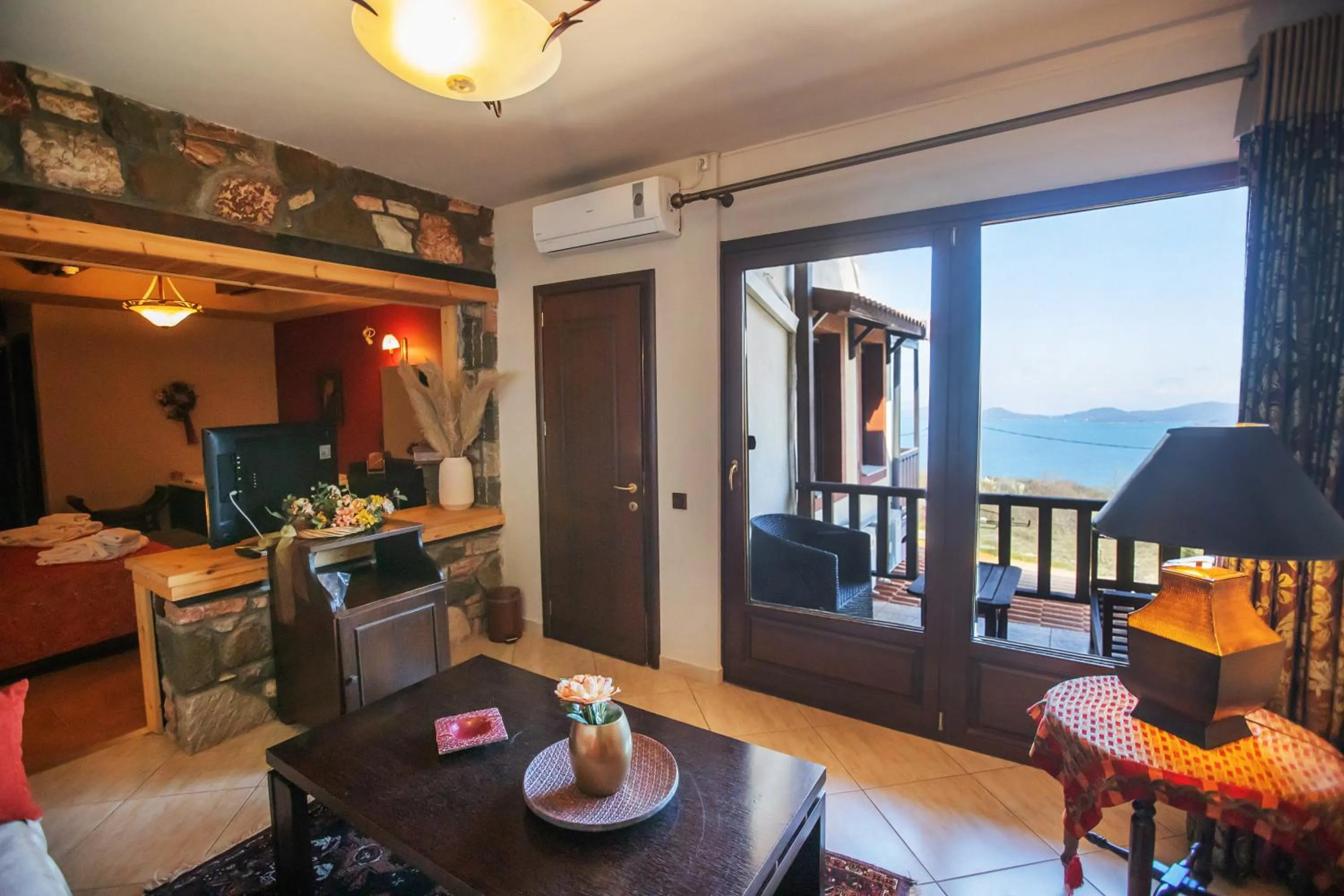 Pandion Luxury Boutique Hotel & Suites with Spa