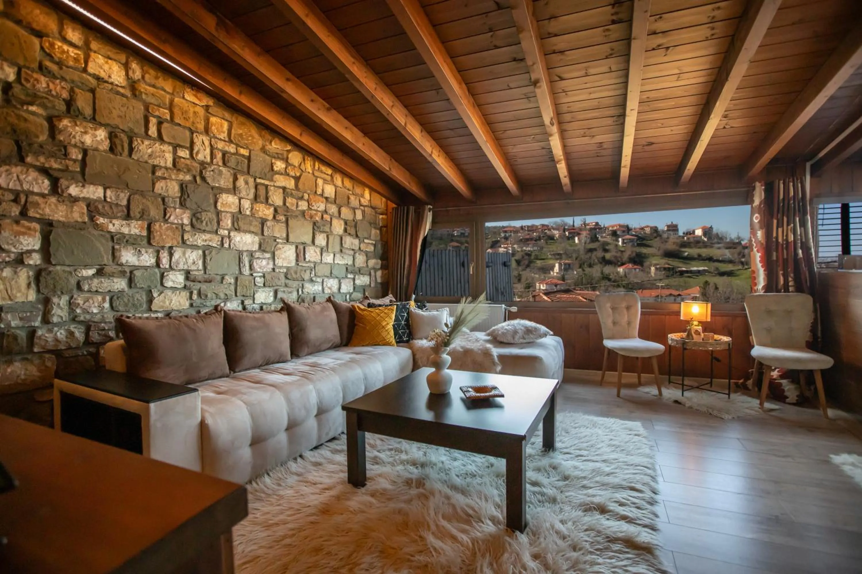 Pandion Luxury Boutique Hotel & Suites with Spa