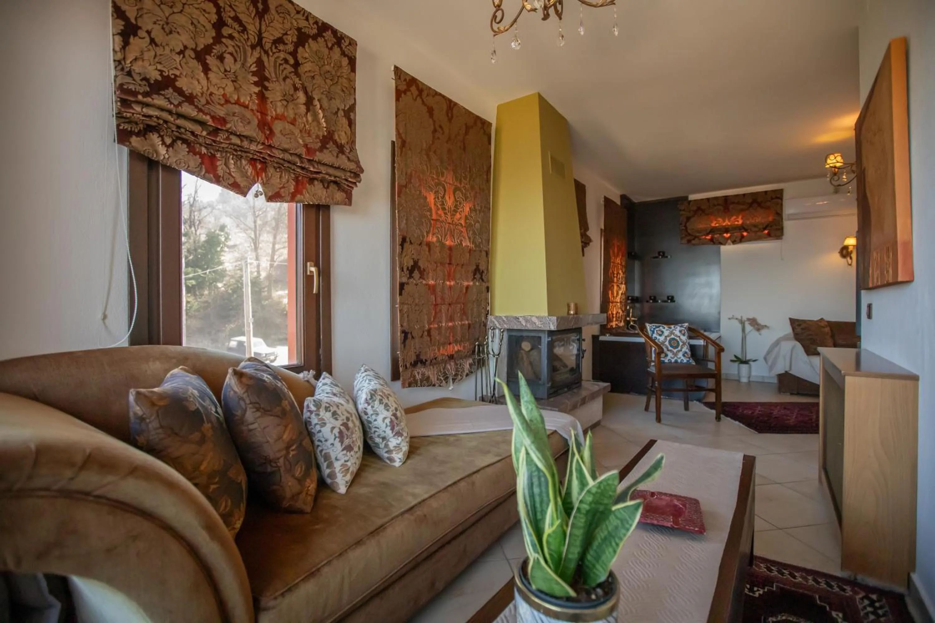 Pandion Luxury Boutique Hotel & Suites with Spa