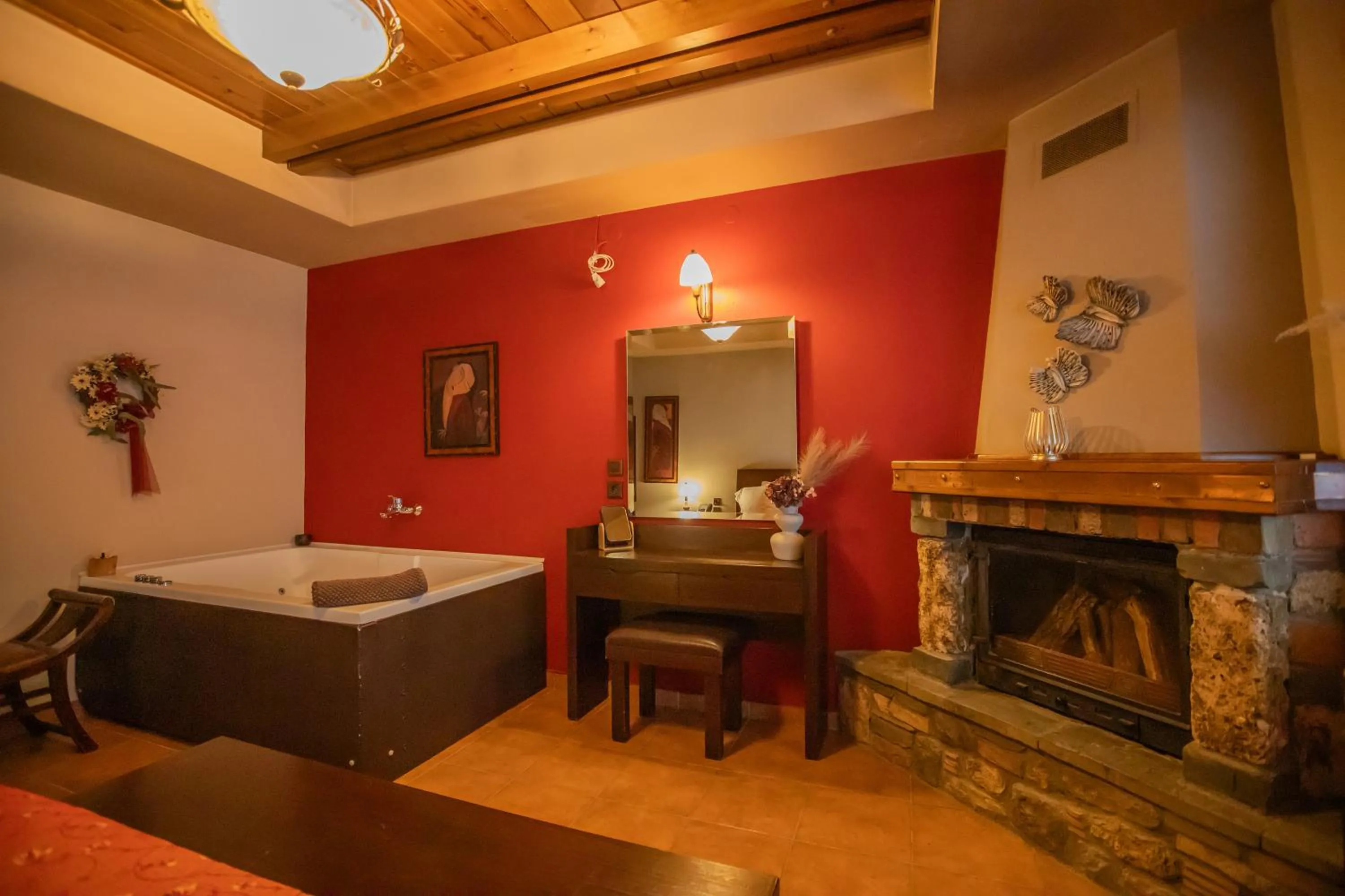 Pandion Luxury Boutique Hotel & Suites with Spa
