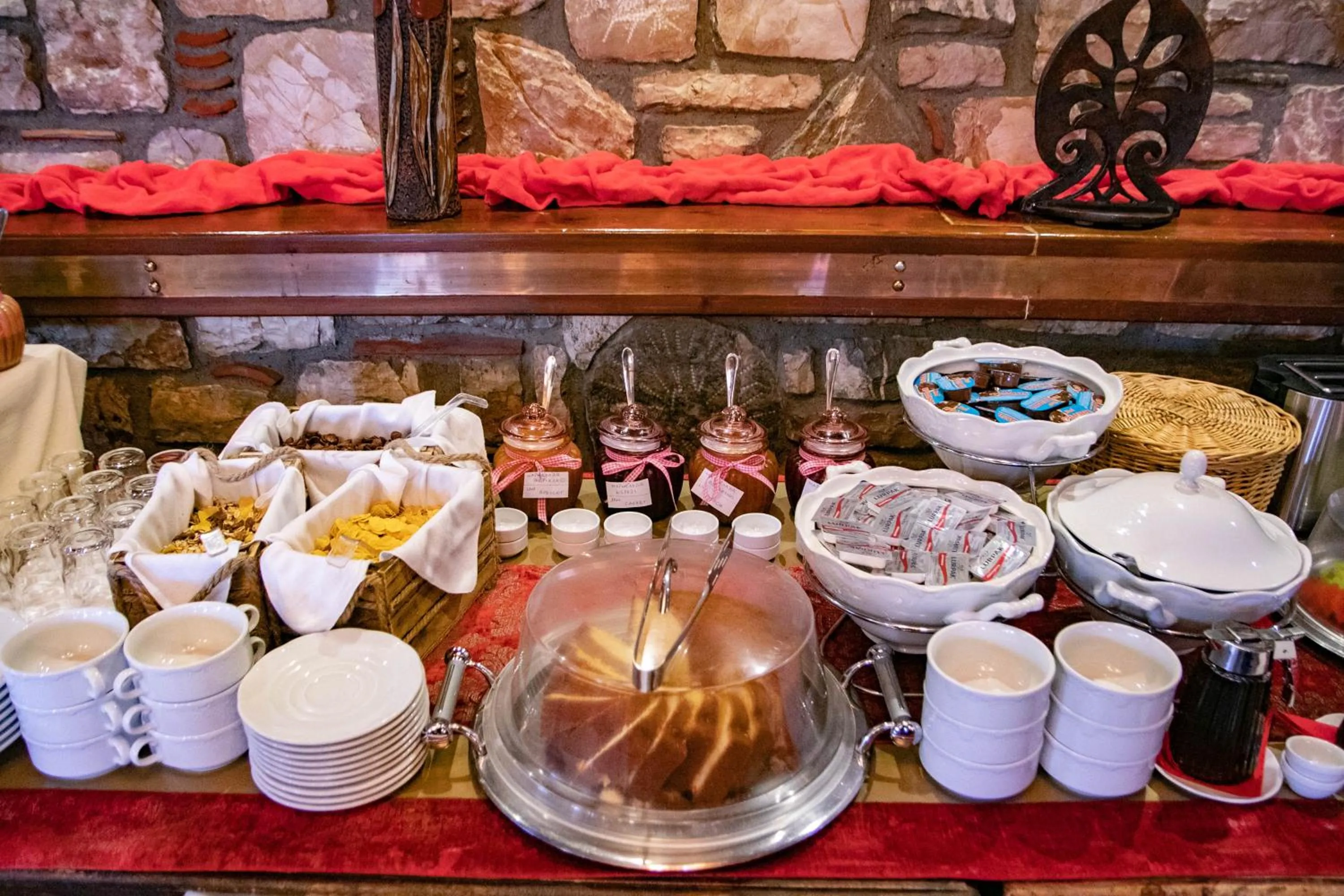 Pandion Luxury Boutique Hotel & Suites with Spa