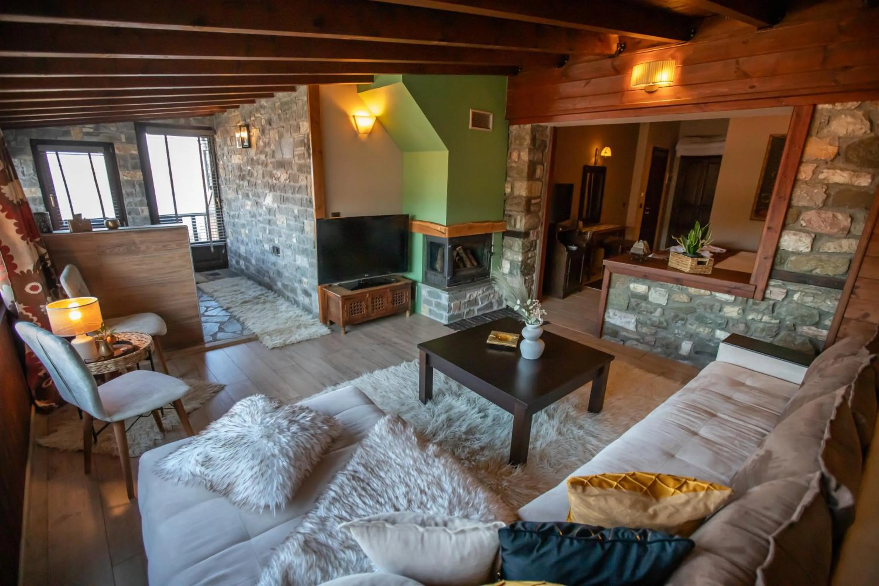 Pandion Luxury Boutique Hotel & Suites with Spa
