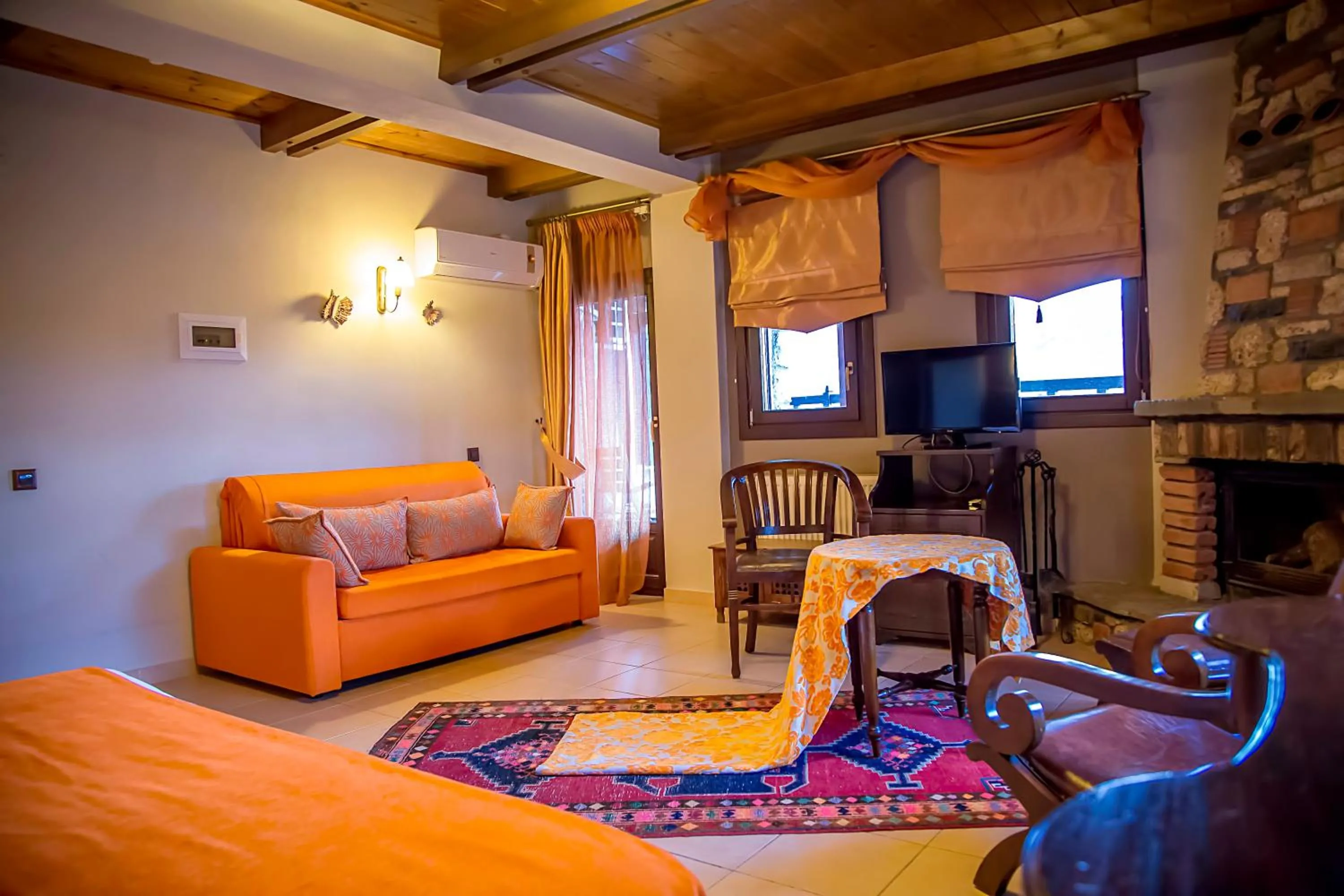 TV and multimedia in Pandion Luxury Boutique Hotel & Suites with Spa