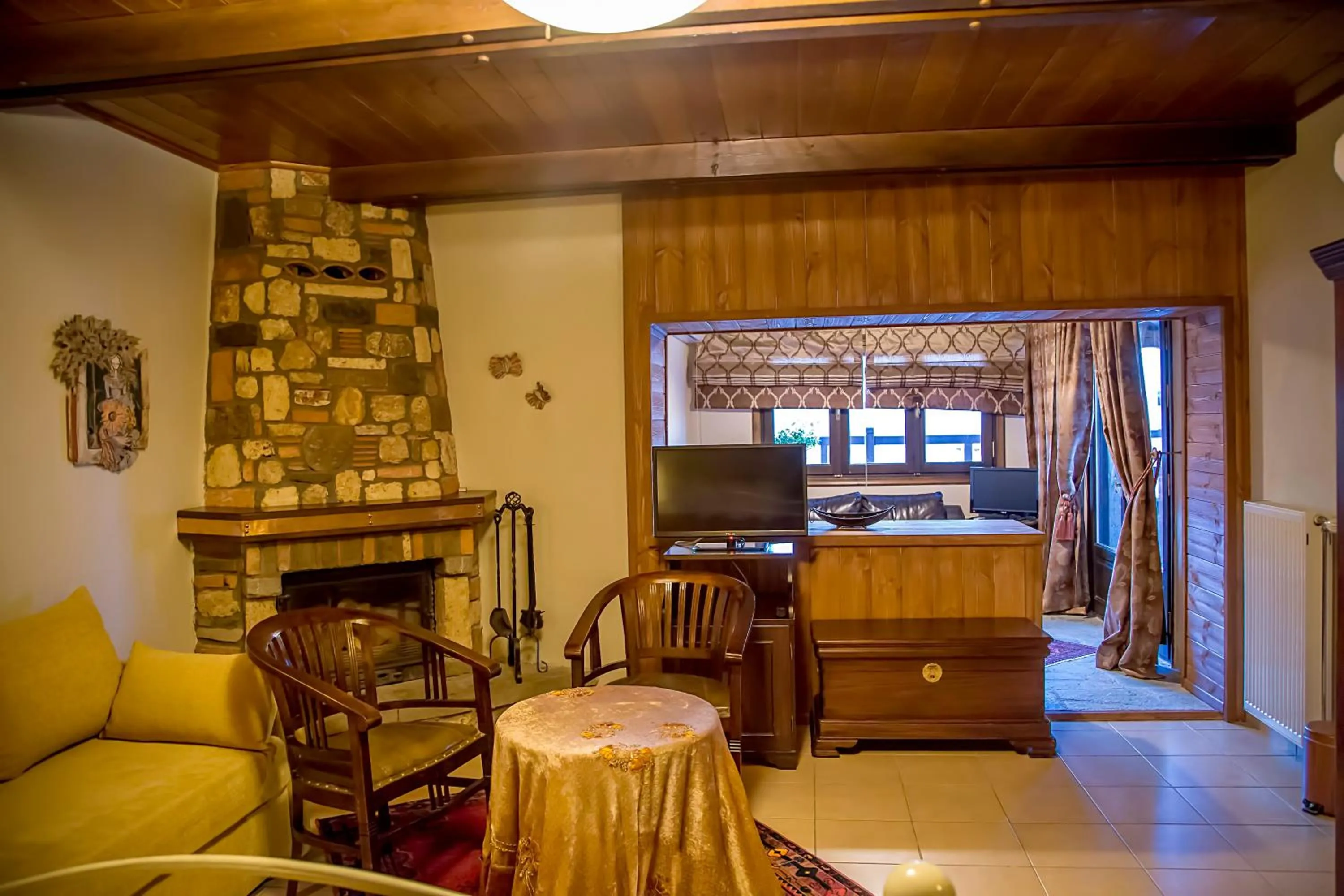 TV and multimedia in Pandion Luxury Boutique Hotel & Suites with Spa