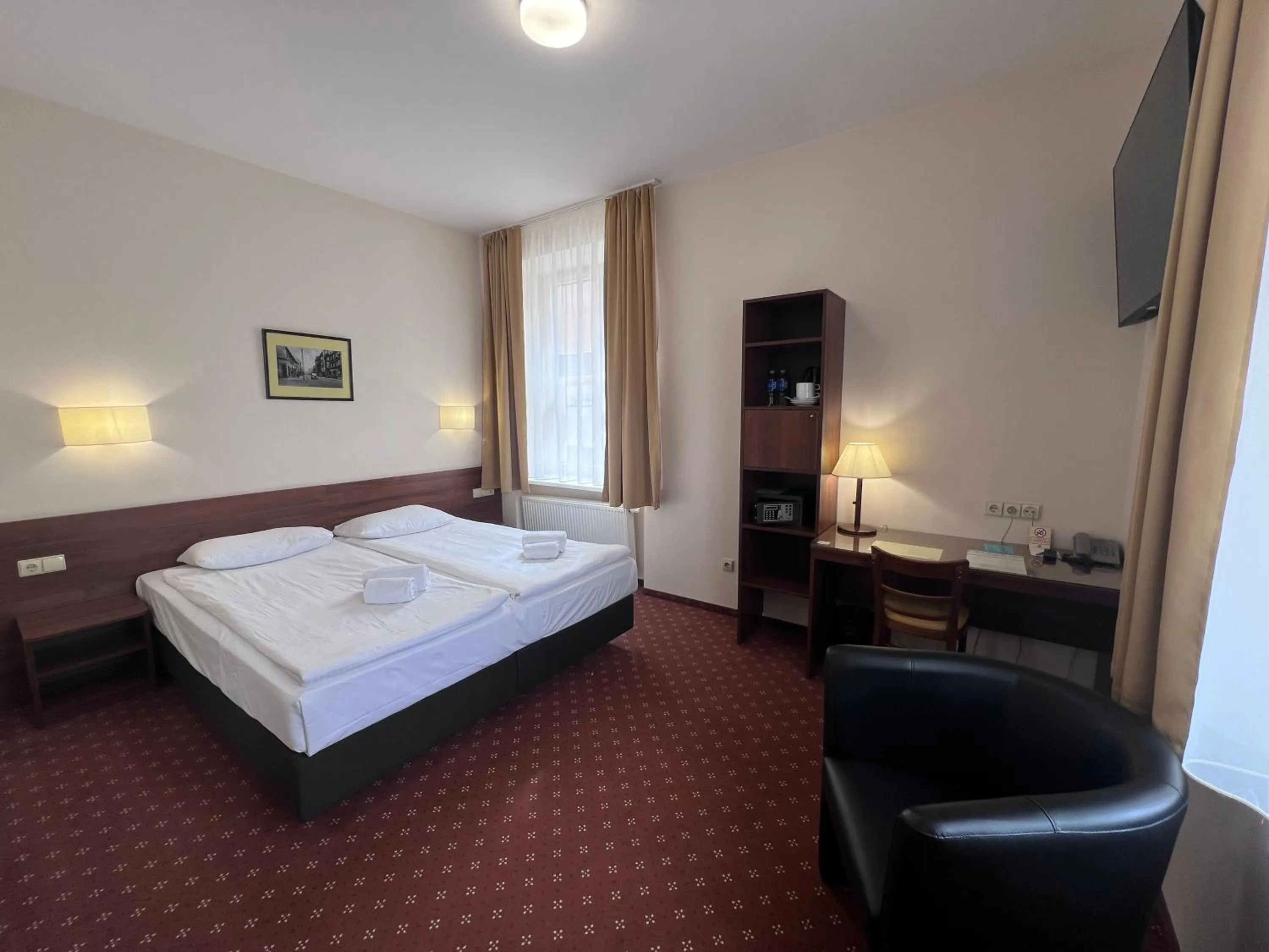 Photo of the whole room, Bed in Memel Hotel