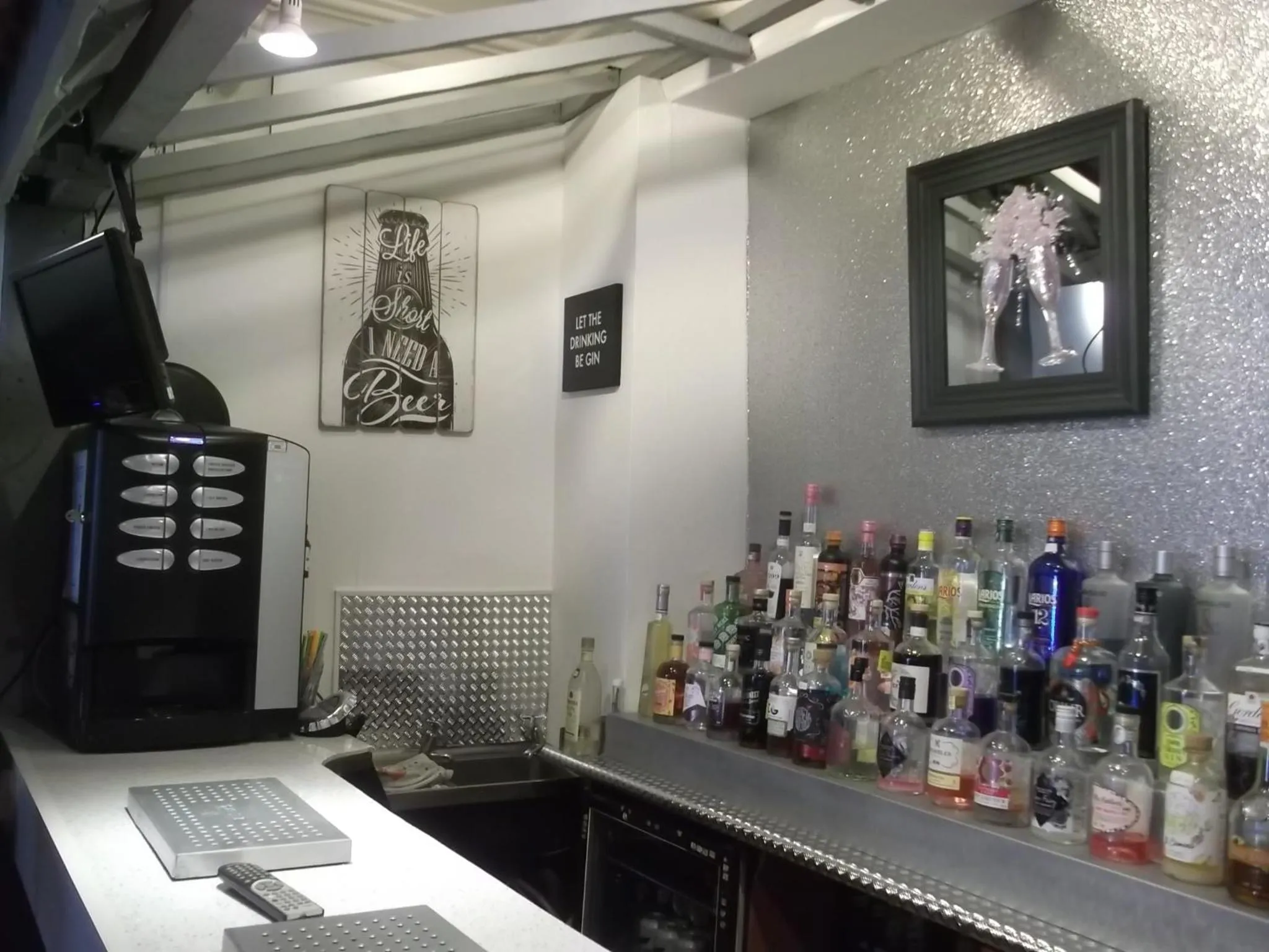 Lounge or bar in Elmfield