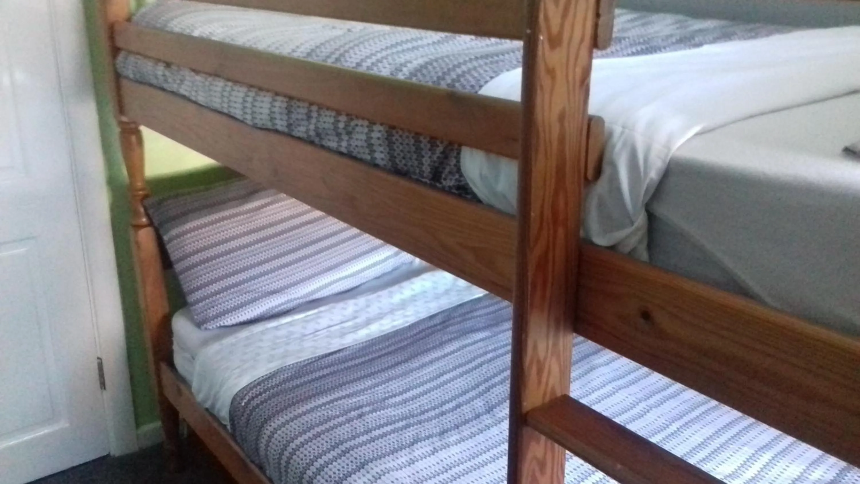 bunk bed in Elmfield