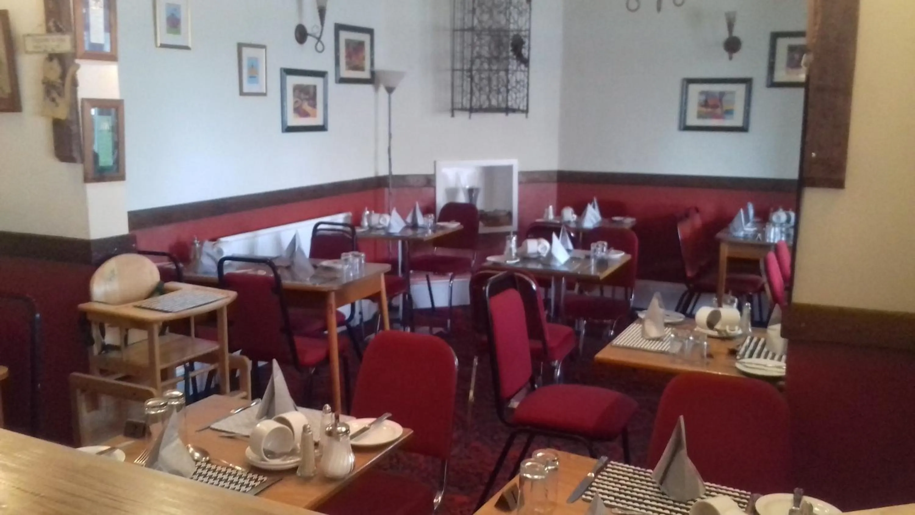 Dining area in Elmfield