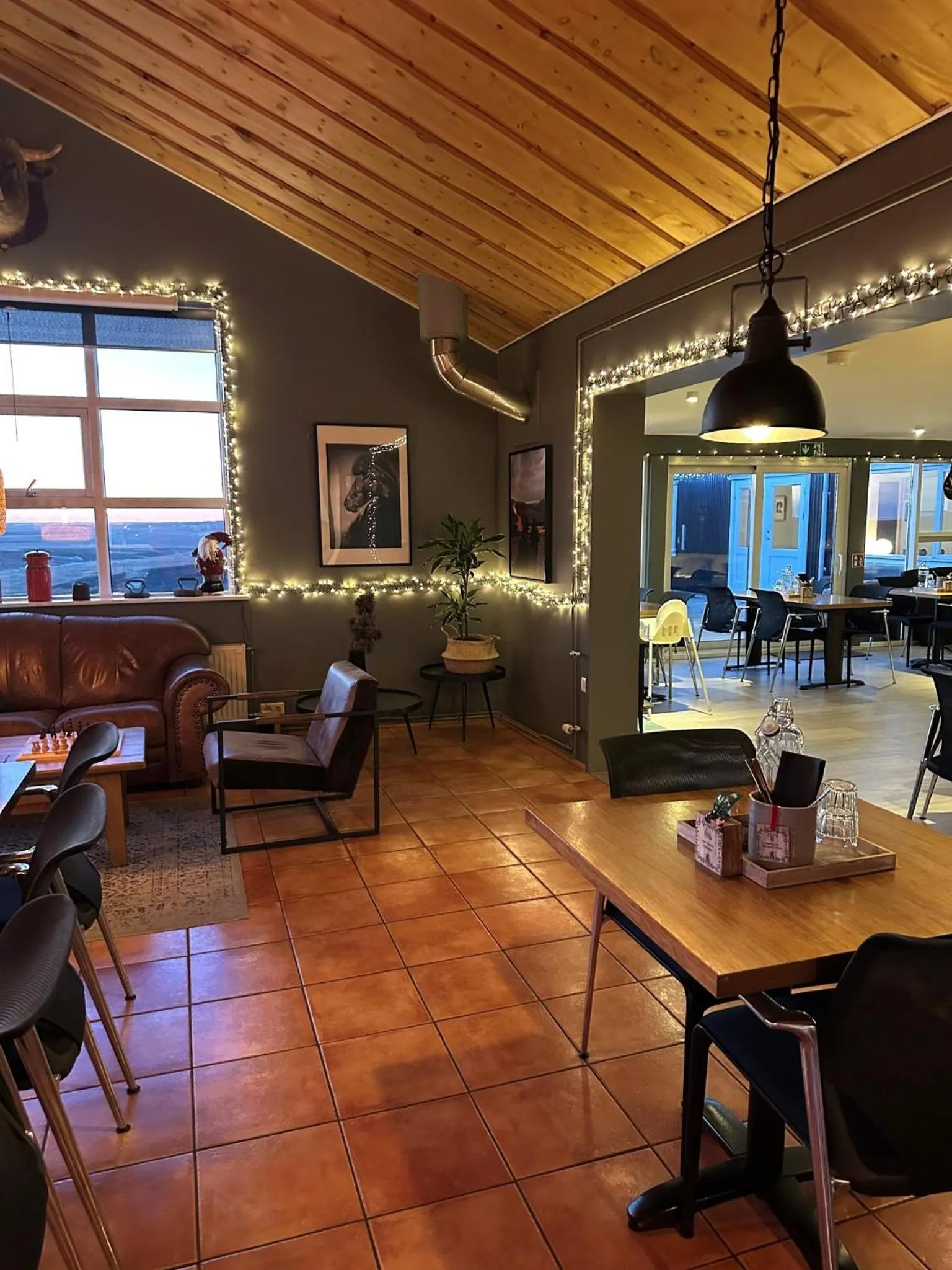 Restaurant/places to eat in Hestheimar