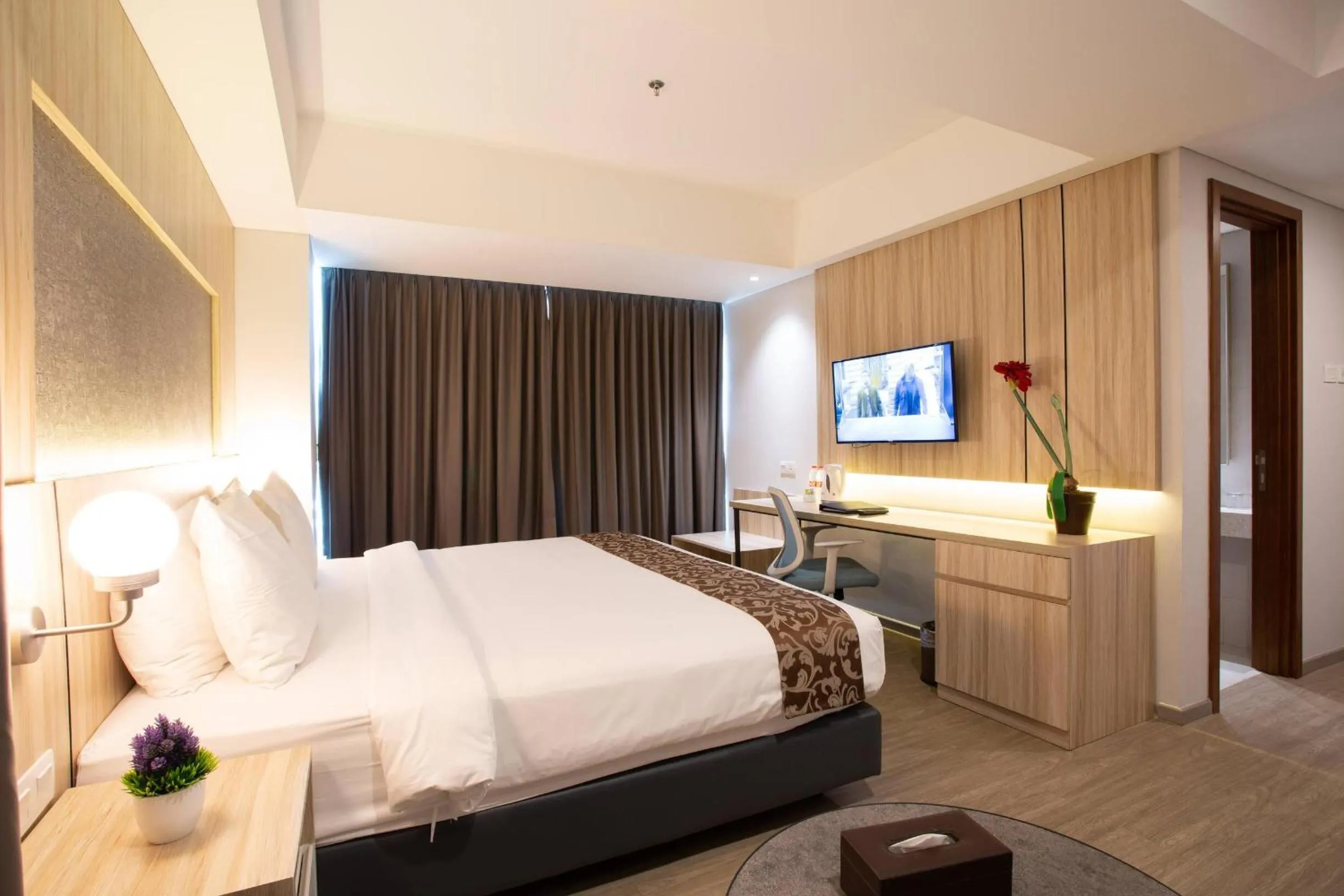 Bedroom, Bed in Avissa Suites