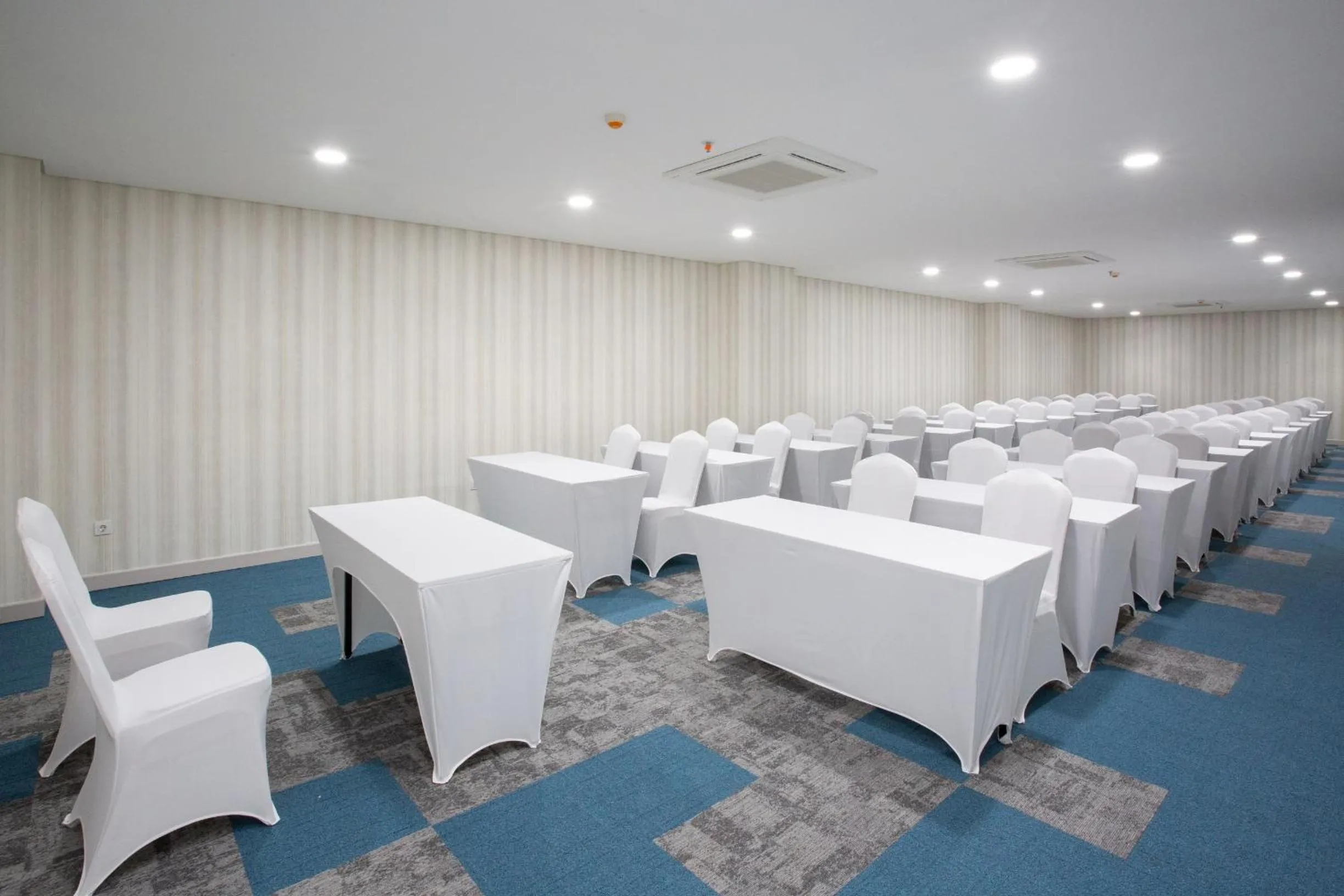 Meeting/conference room in Avissa Suites