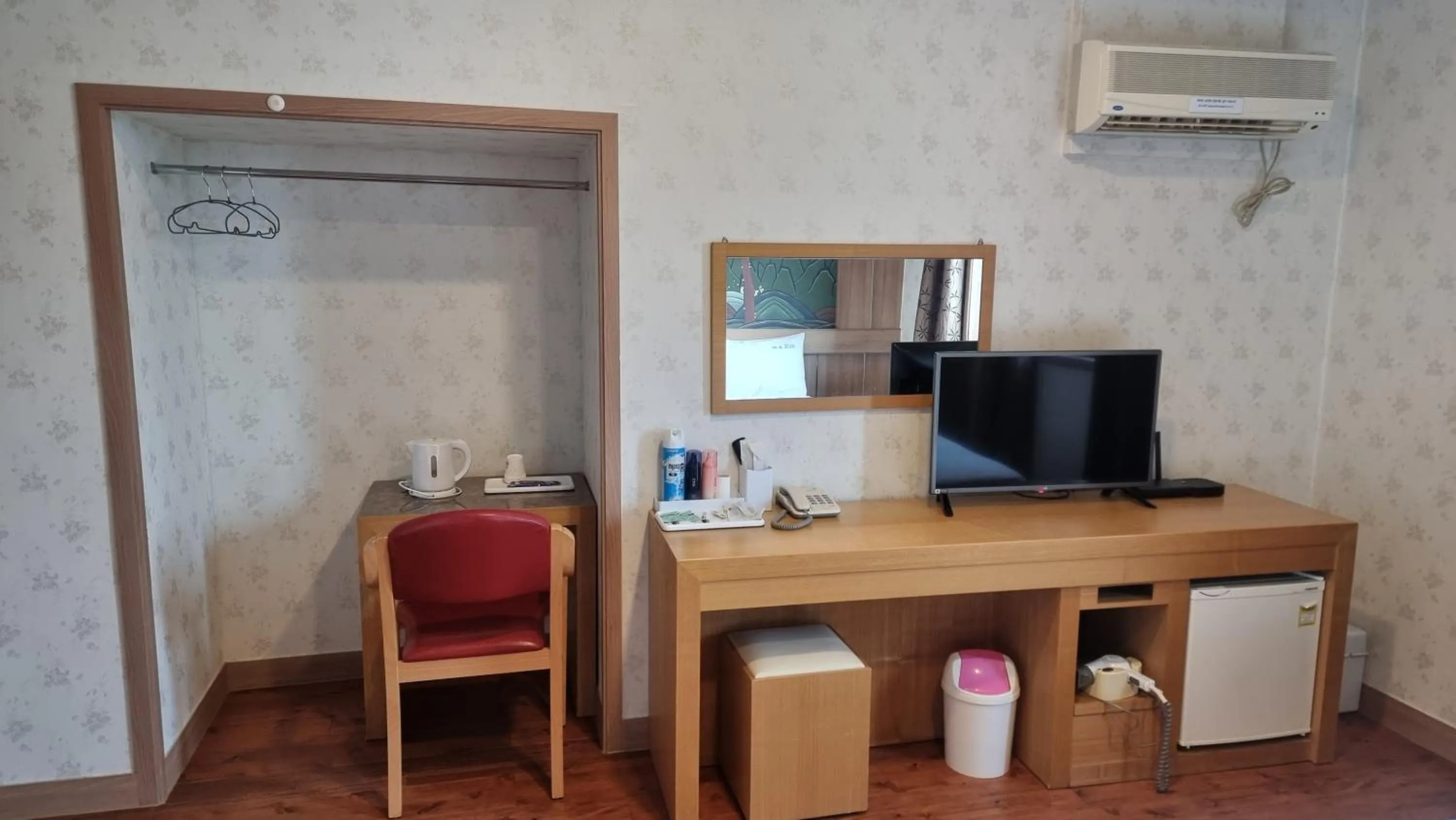 Decorative detail in Hotel Parkwood Incheon Airport