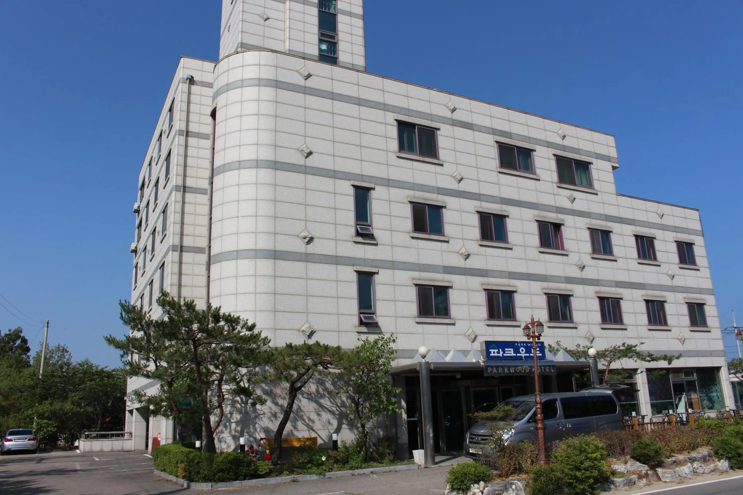 Property building in Hotel Parkwood Incheon Airport