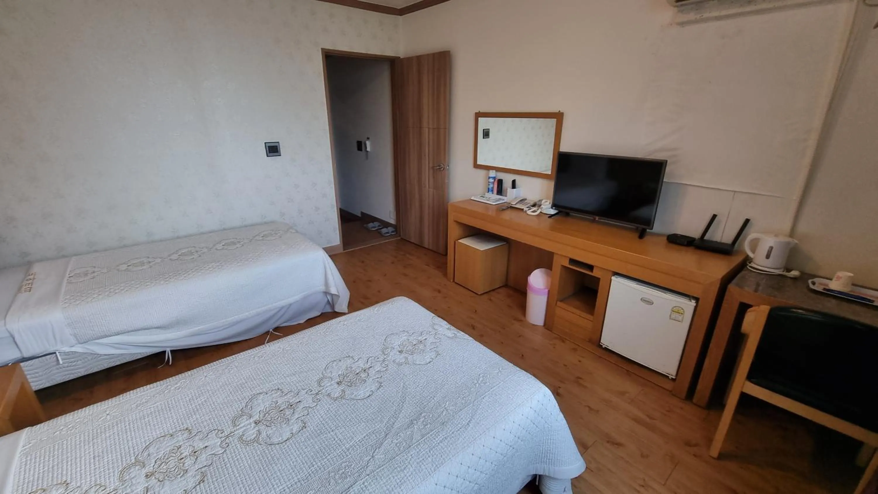 Bedroom, Bed in Hotel Parkwood Incheon Airport