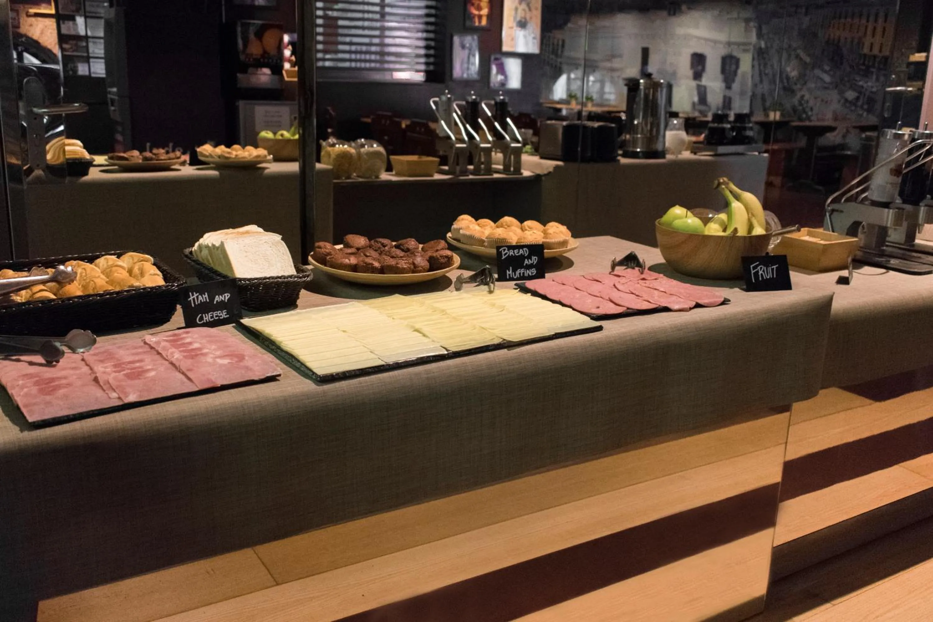 Breakfast in Kabul Party Hostel Barcelona