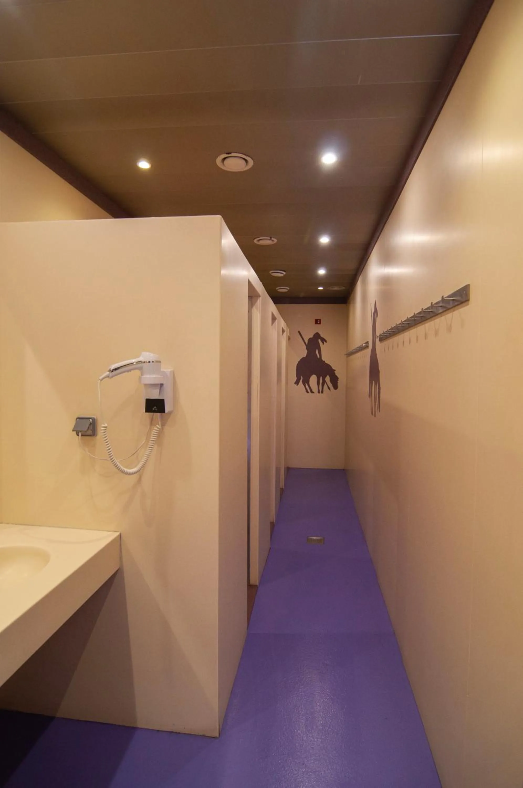 Shower in Kabul Party Hostel Barcelona