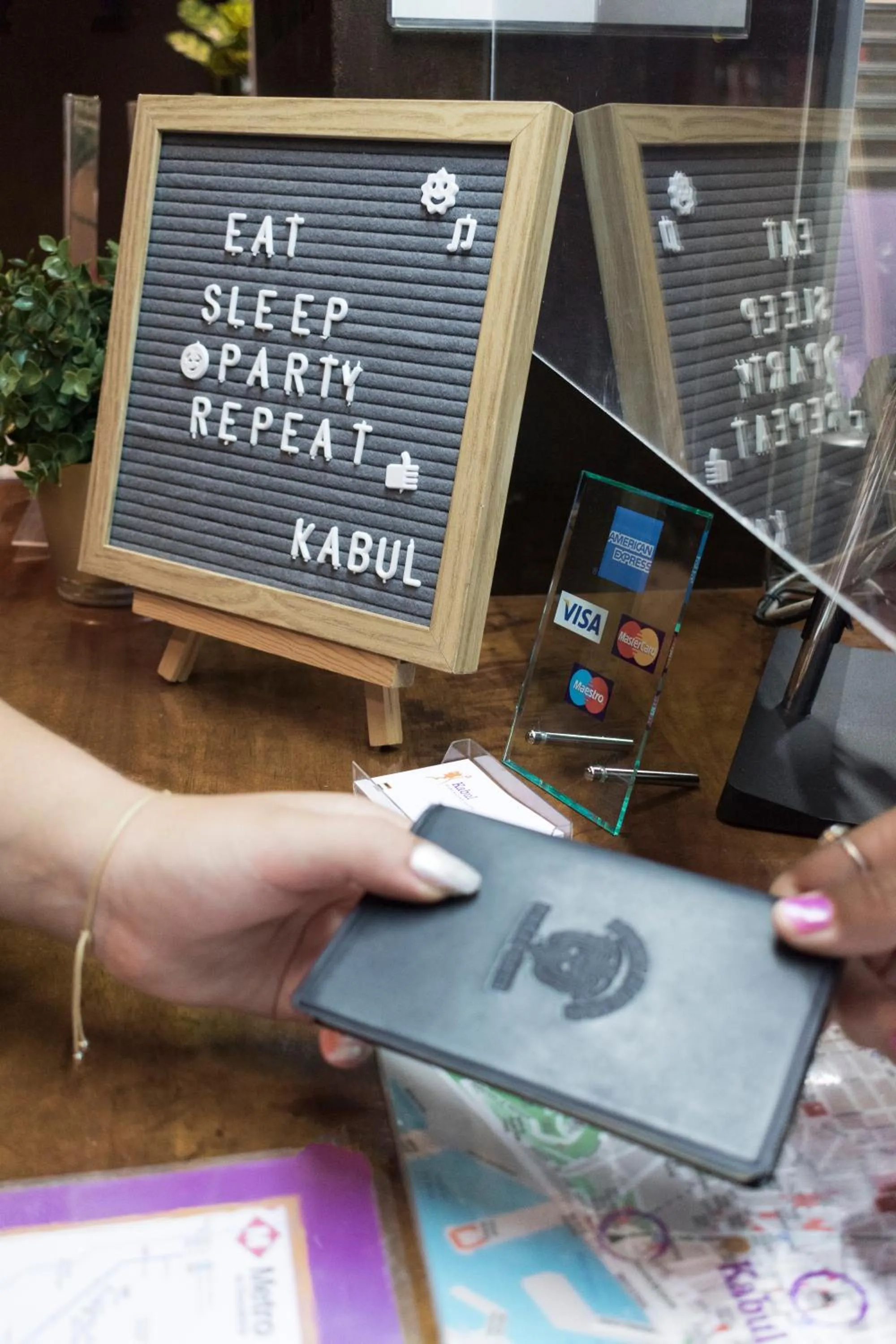 Lobby or reception in Kabul Party Hostel Barcelona