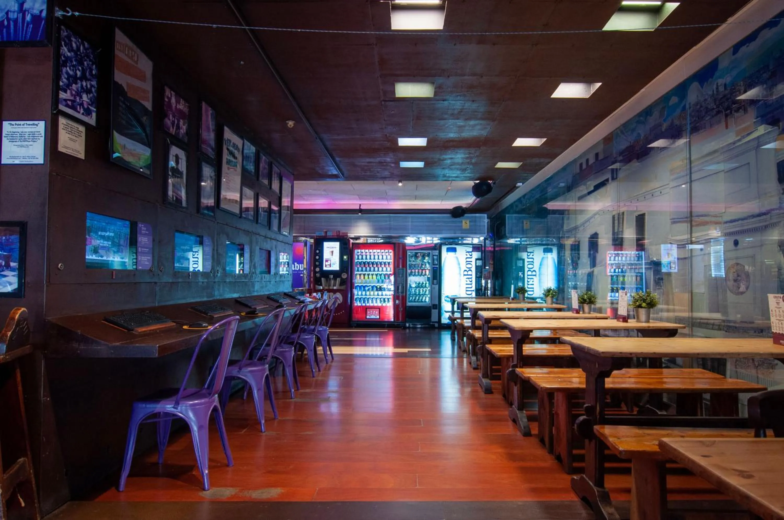 Lounge or bar in Kabul Party Hostel Barcelona