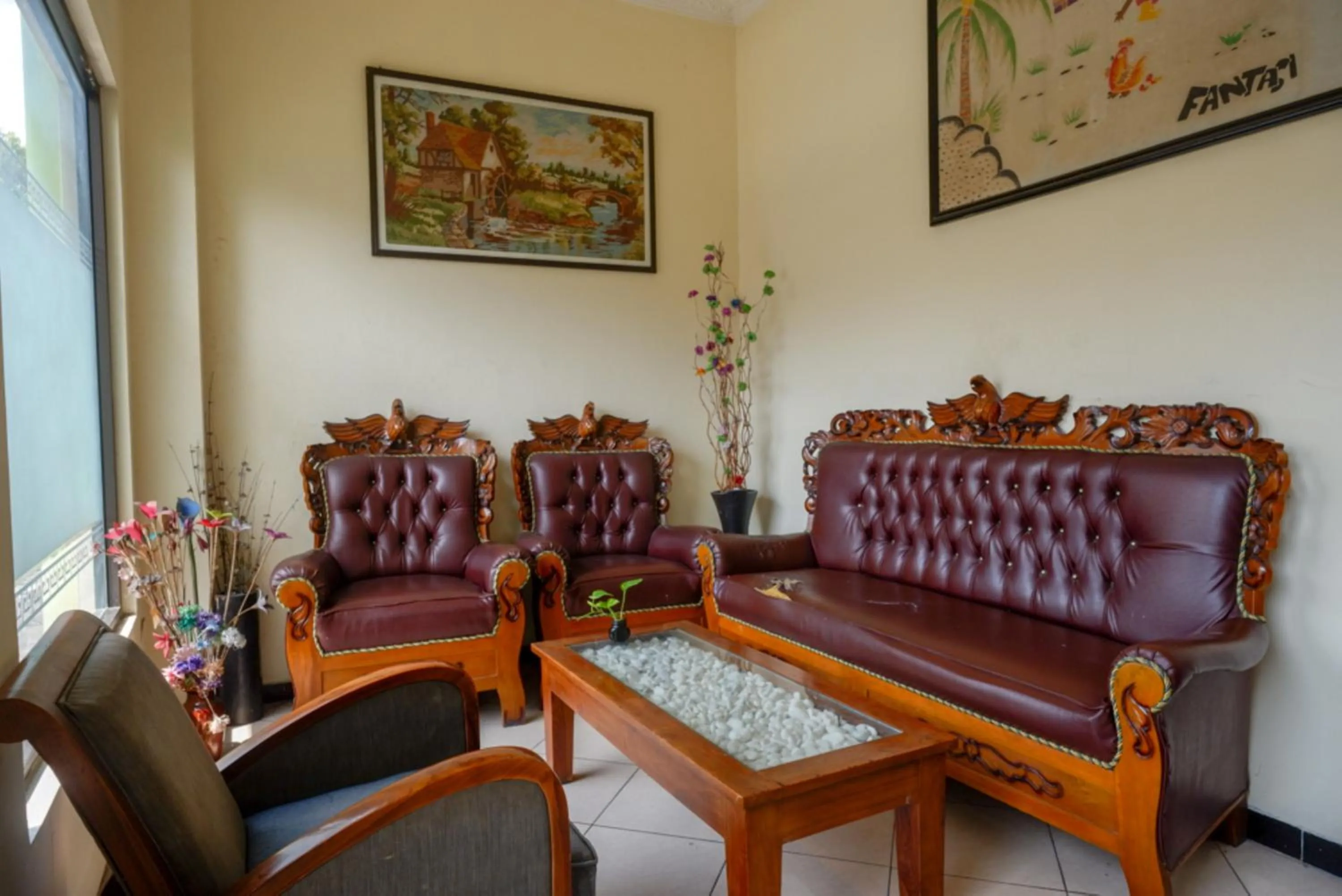 Living room in RedDoorz At Hotel Sartika Yogyakarta