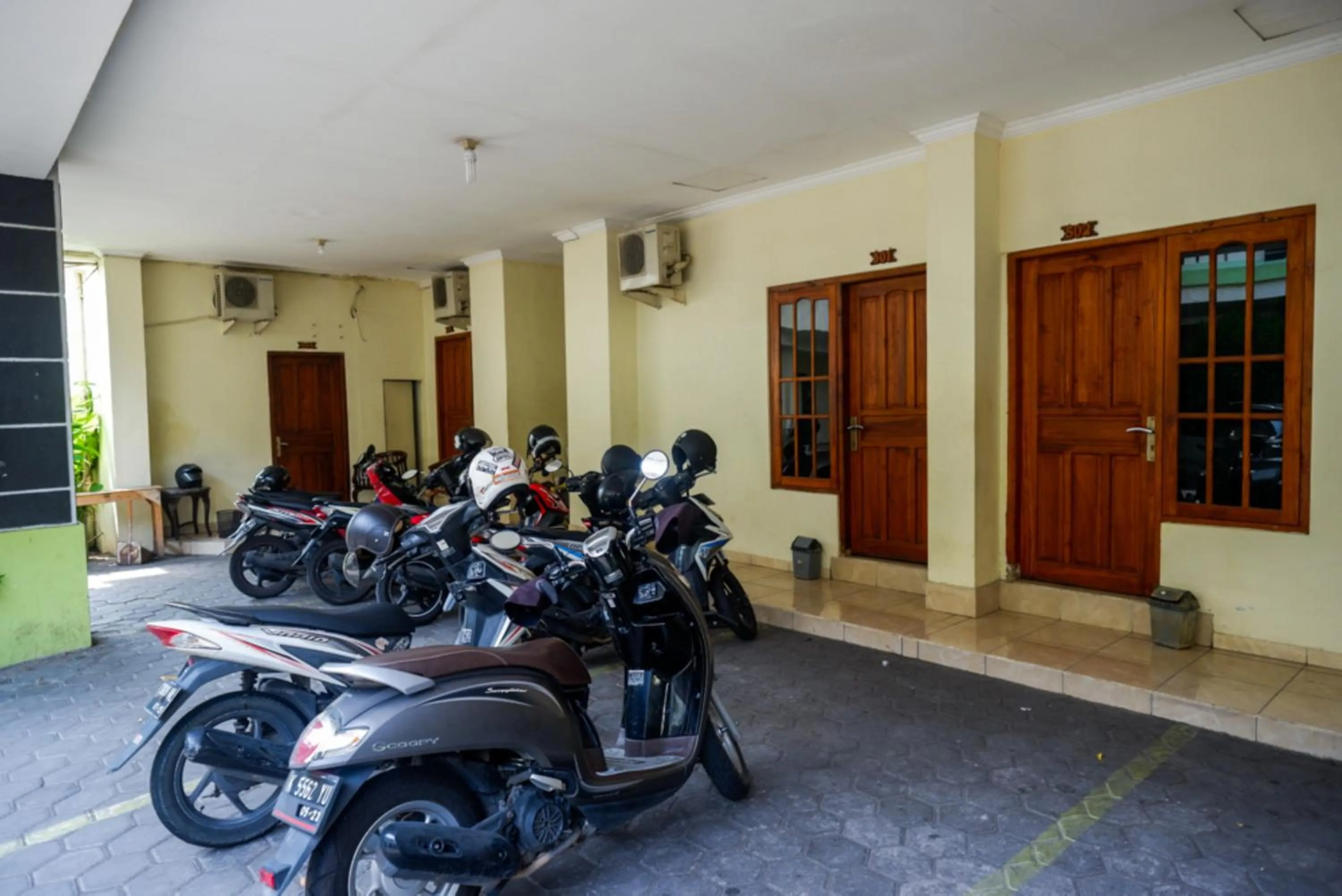 Parking in RedDoorz At Hotel Sartika Yogyakarta