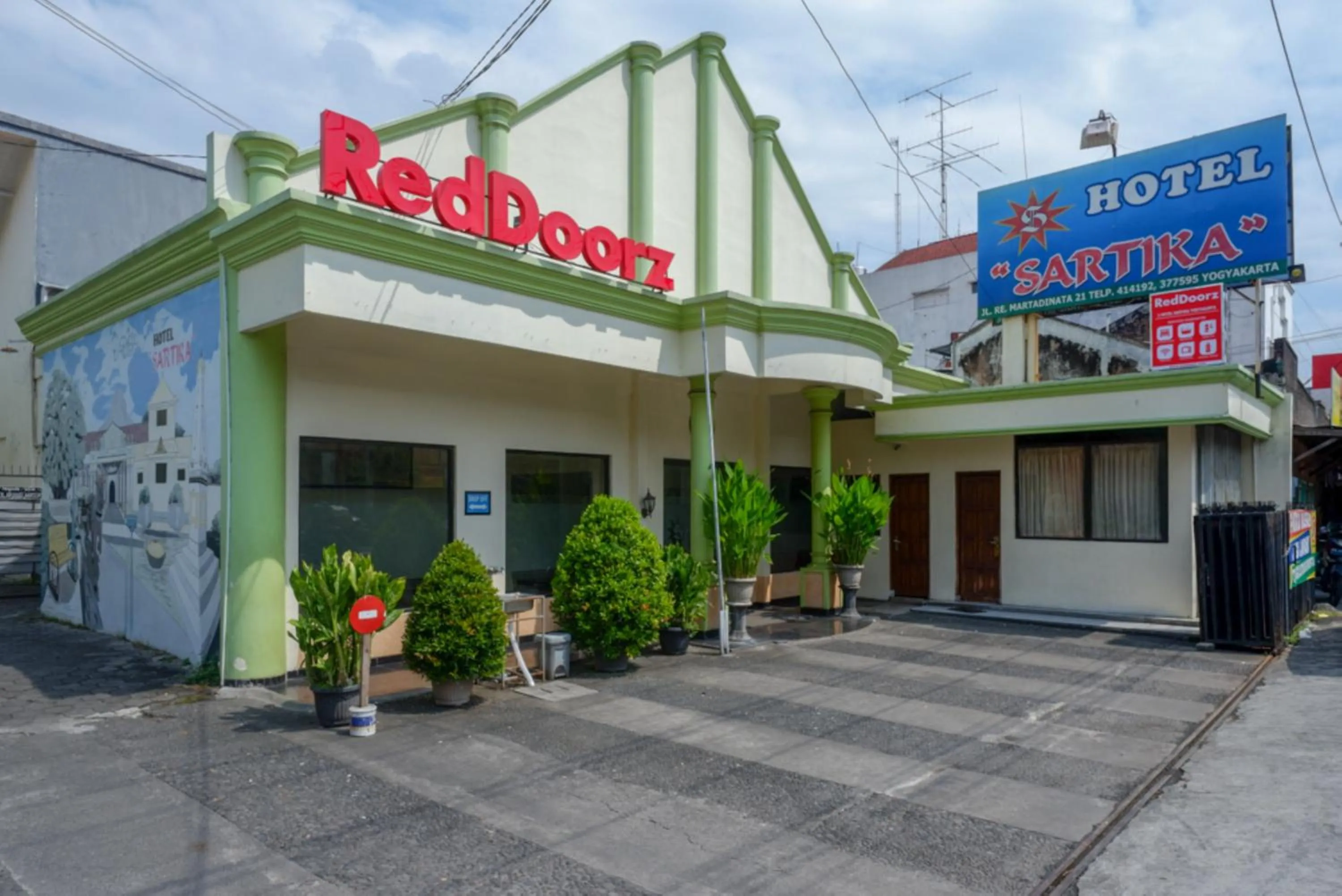 Property building in RedDoorz At Hotel Sartika Yogyakarta