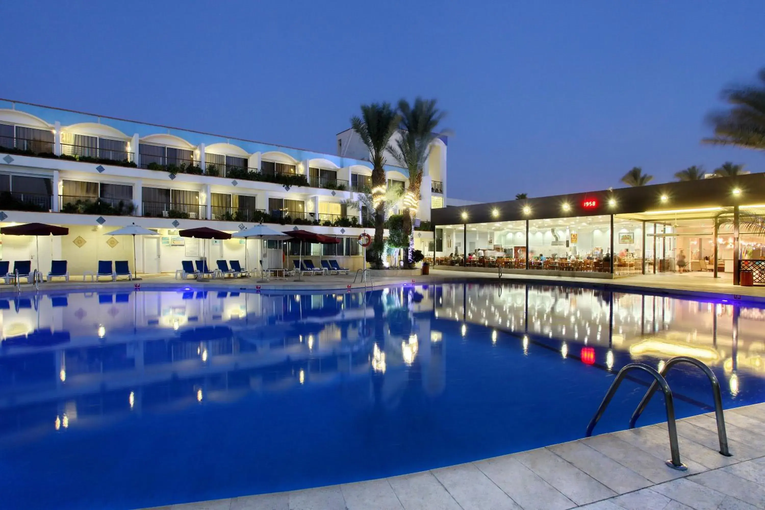 Swimming pool in Americana Eilat Hotel Swimming pool in Americana Eilat Hotel