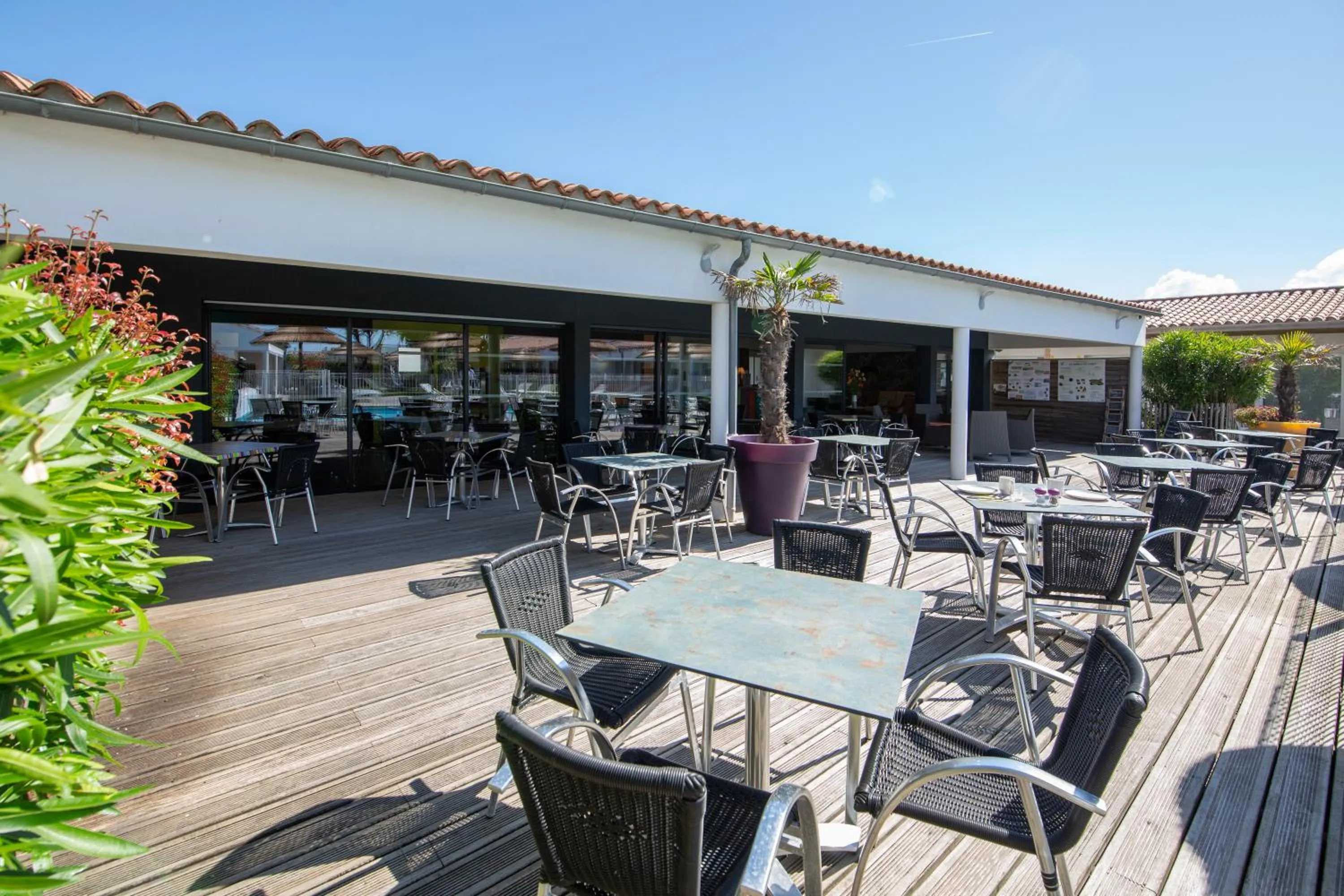 Patio in Hôtel de Ré, "The Originals Résidence"