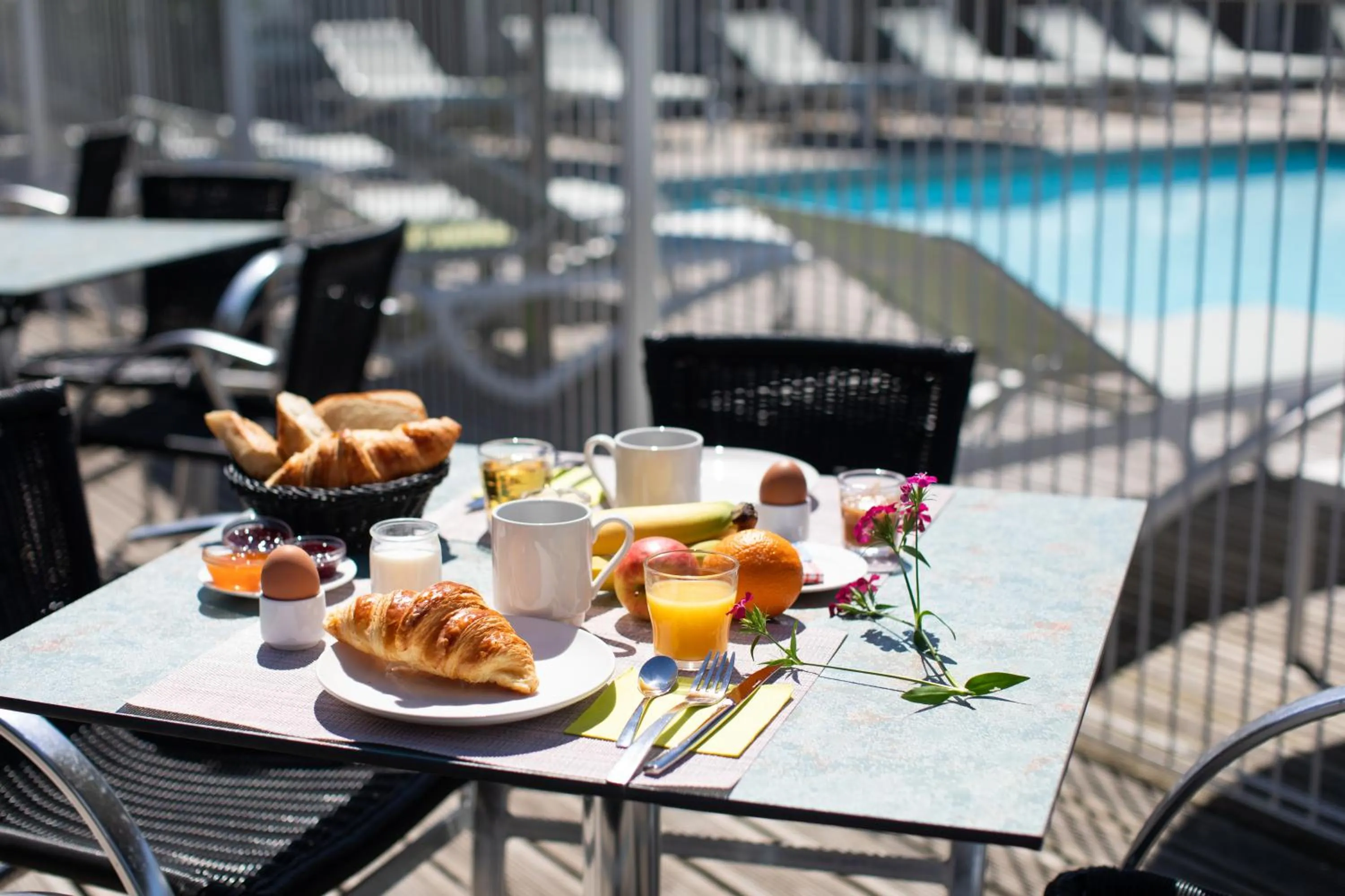 Breakfast in Hôtel de Ré, "The Originals Résidence"