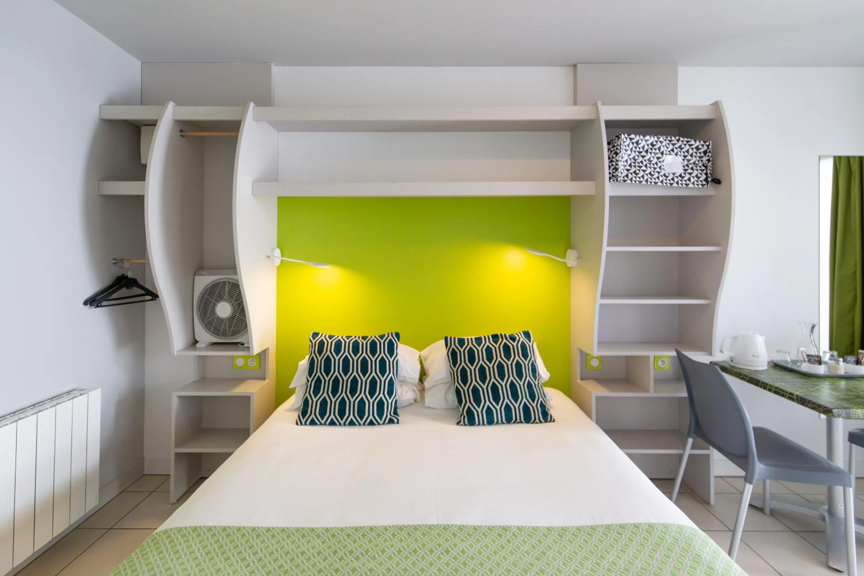 Bedroom, Bed in Hôtel de Ré, "The Originals Résidence"