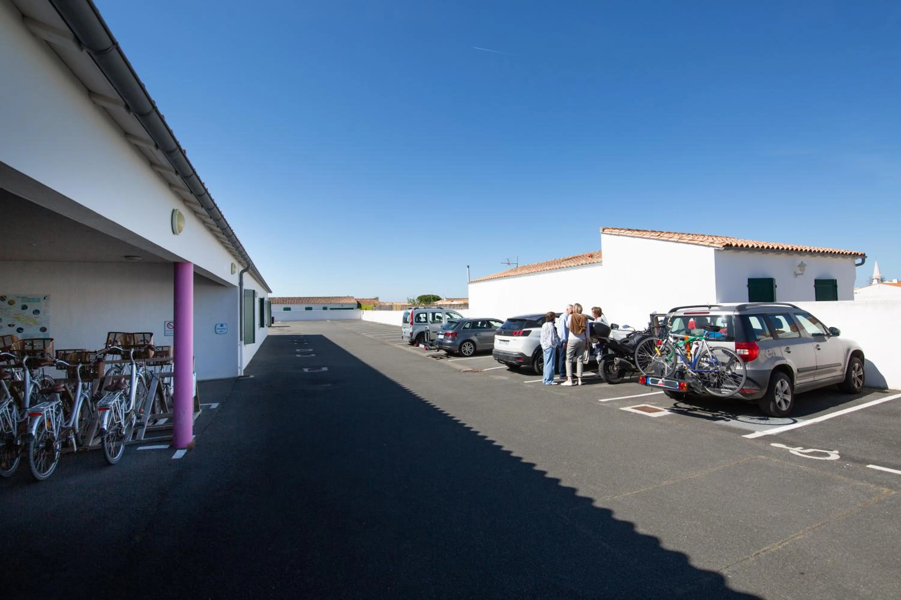Parking in Hôtel de Ré, "The Originals Résidence"