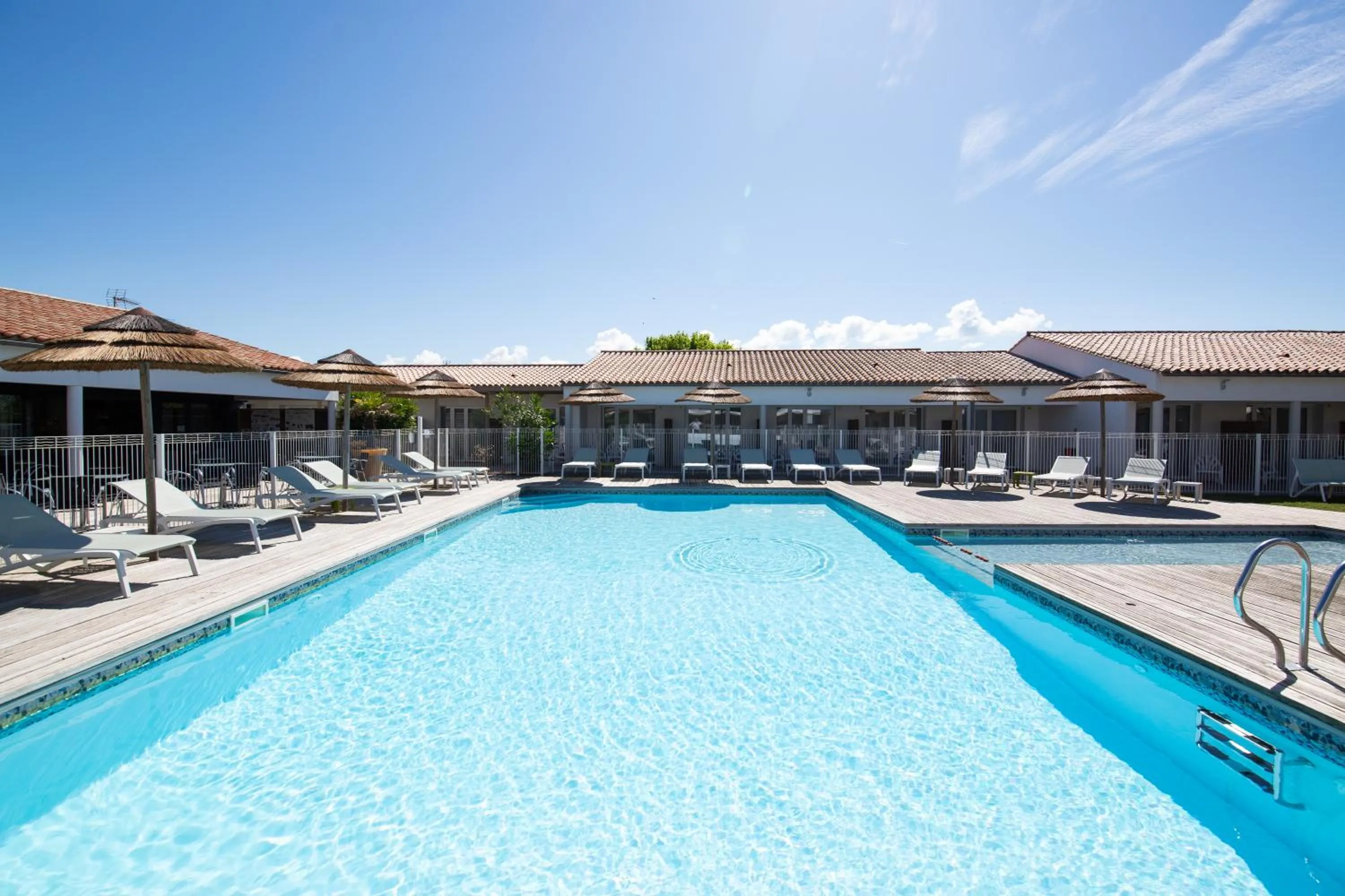 Swimming pool in Hôtel de Ré, "The Originals Résidence"