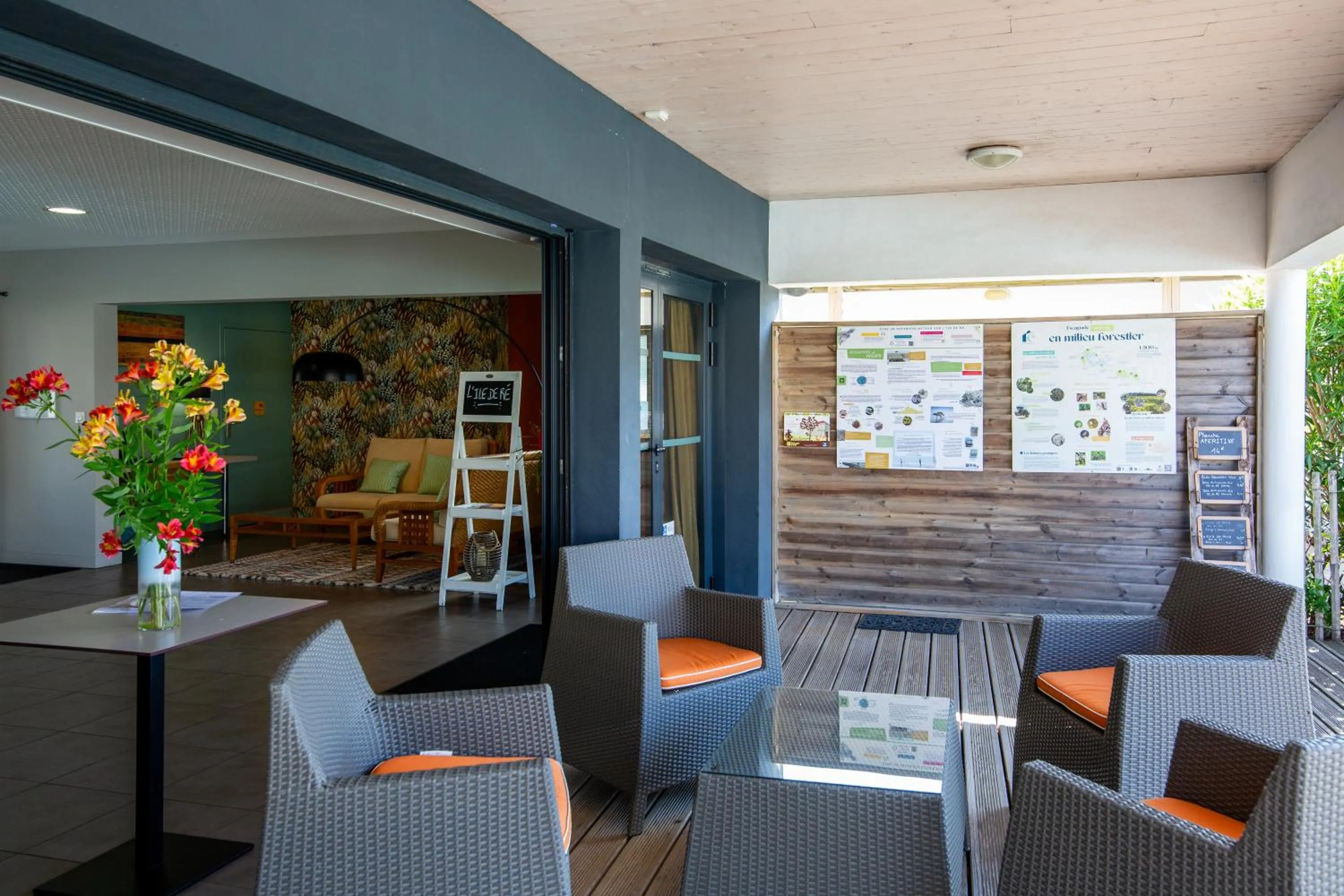 Patio in Hôtel de Ré, "The Originals Résidence"