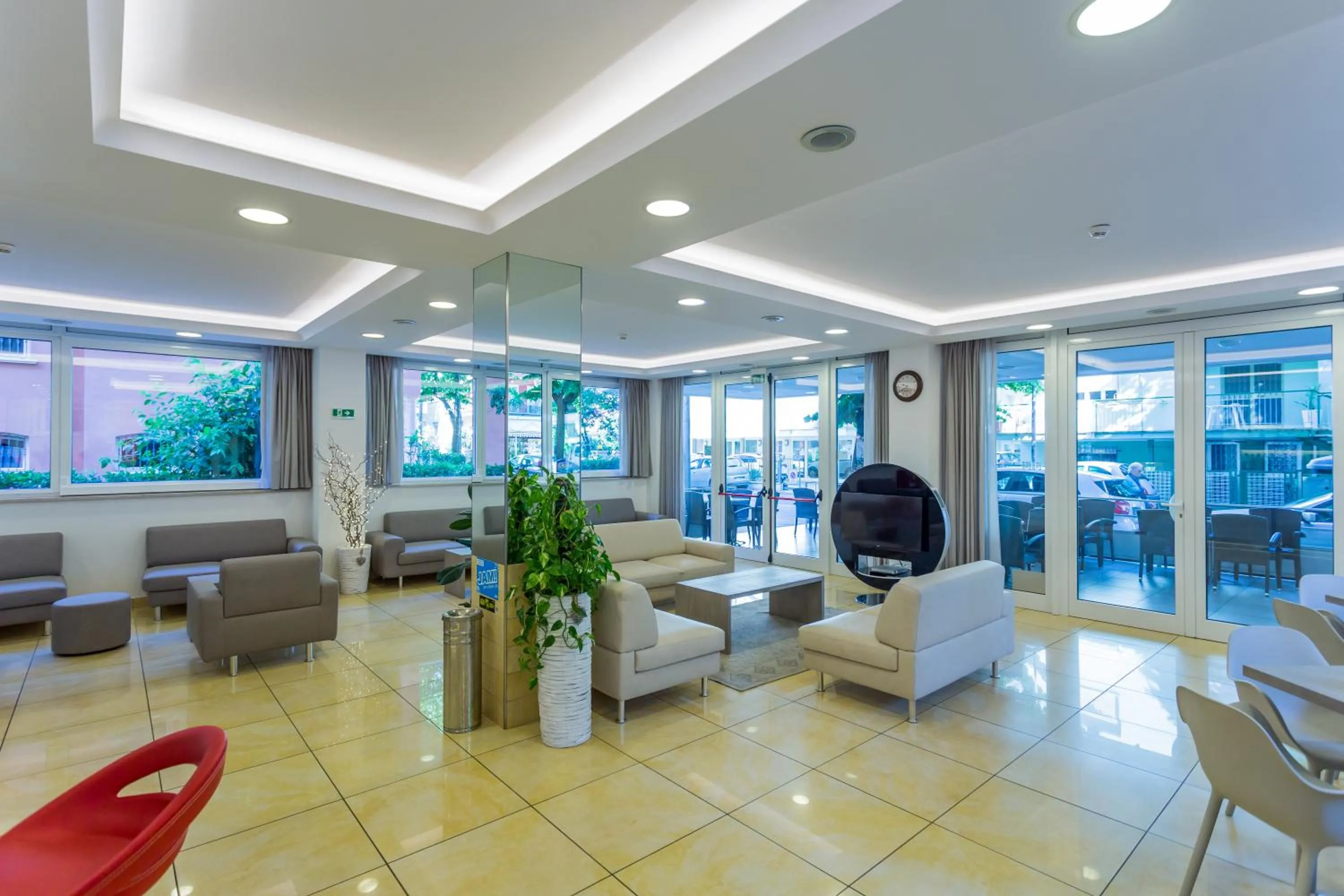 Communal lounge/ TV room in Hotel Monica