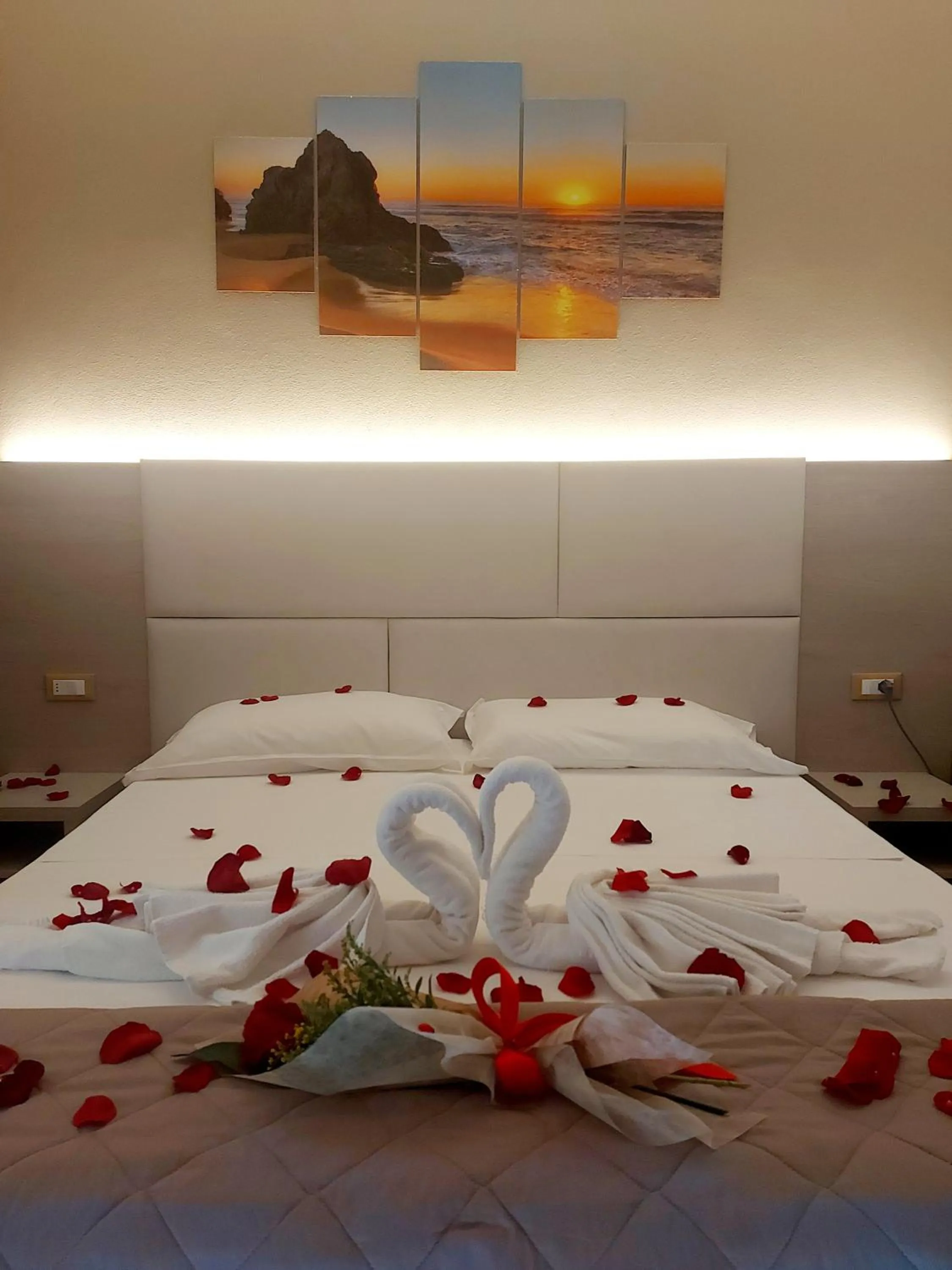 Photo of the whole room, Bed in Hotel Monica