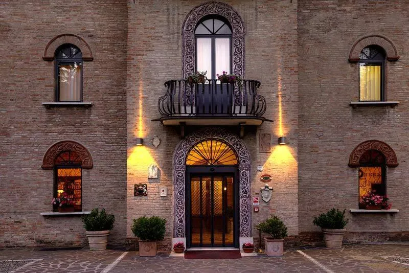 Facade/entrance in Hotel Castello