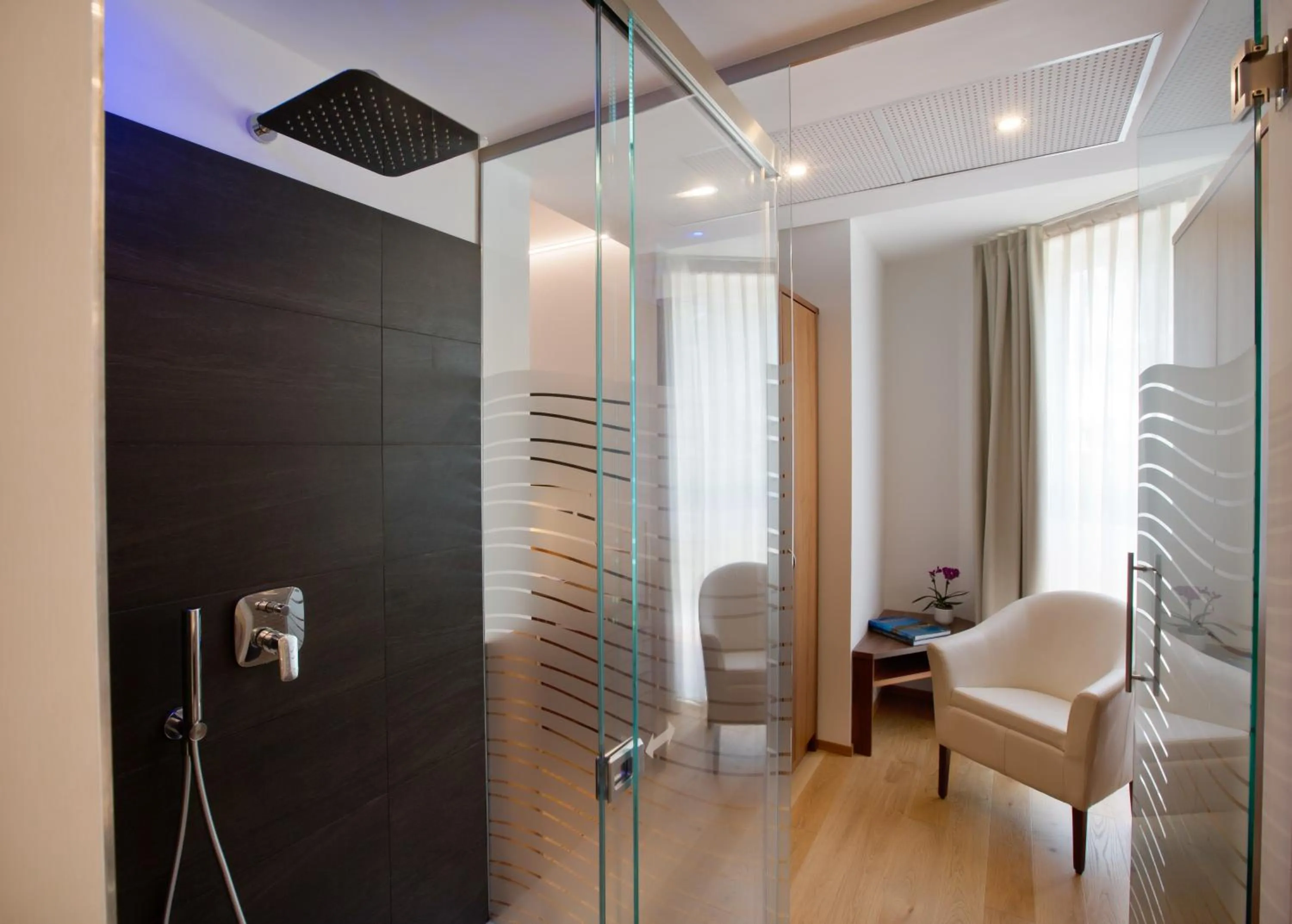 Shower in Hotel Campagnola