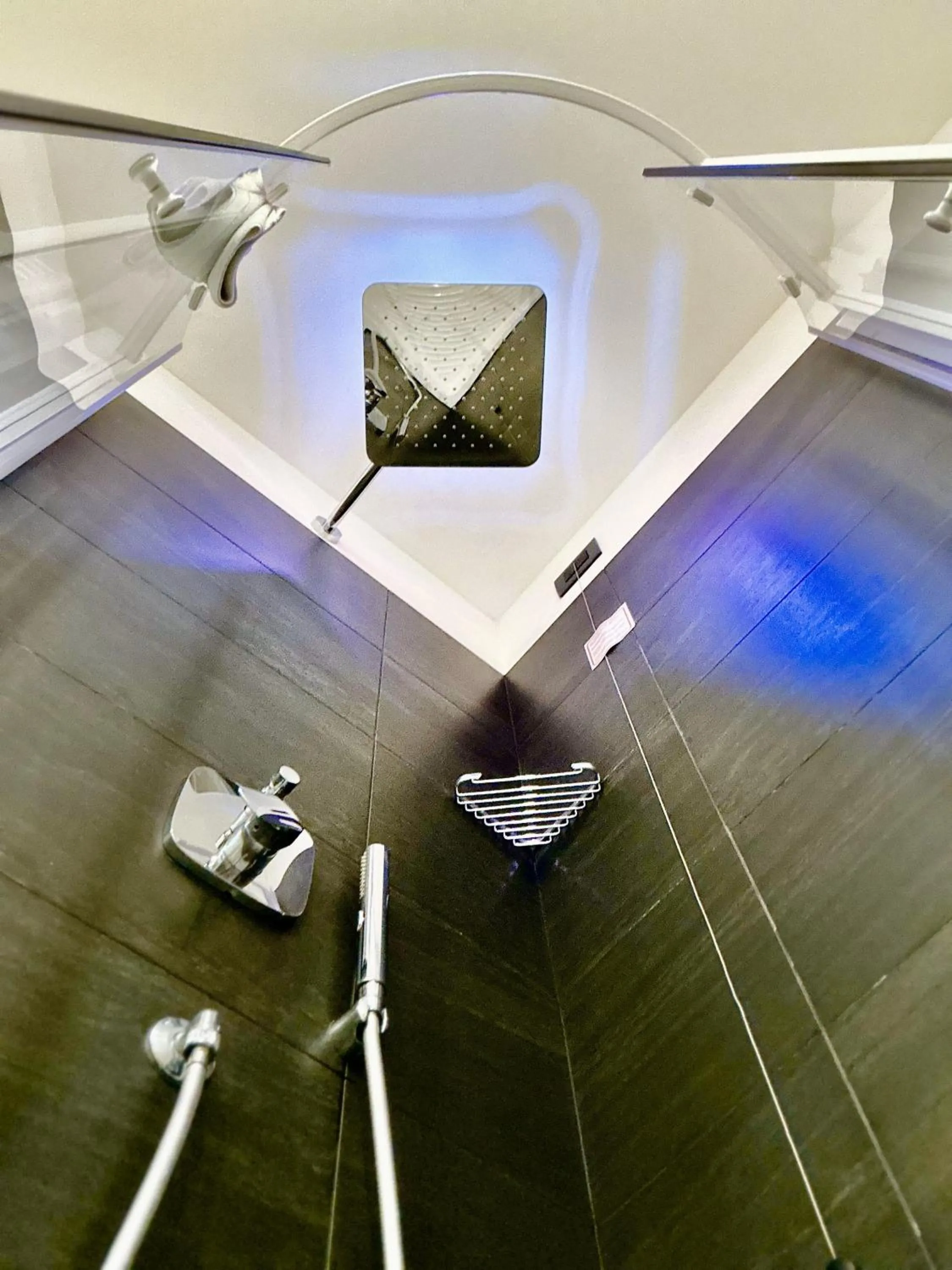 Shower in Hotel Campagnola