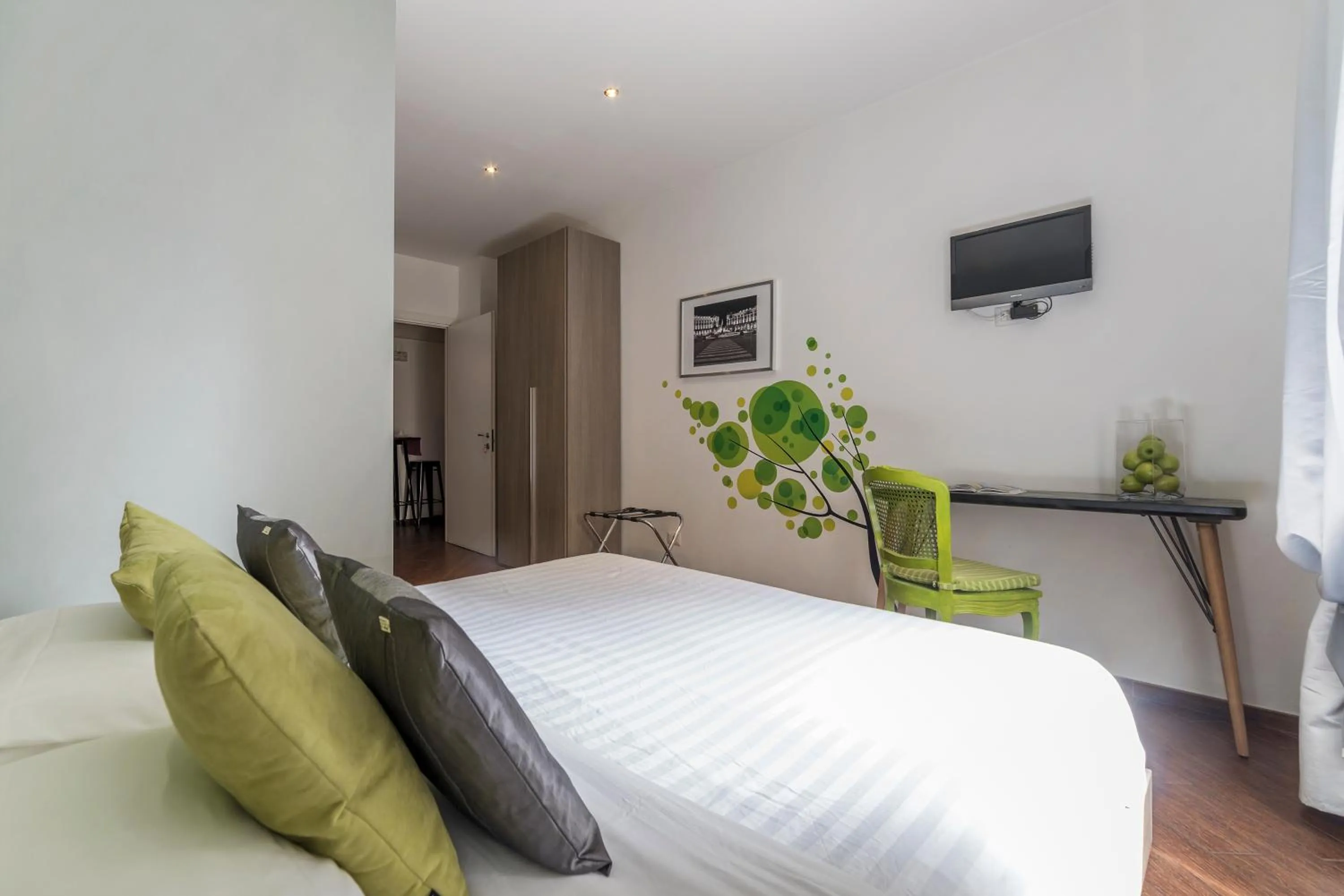 Bedroom, Bed in Be My Guest