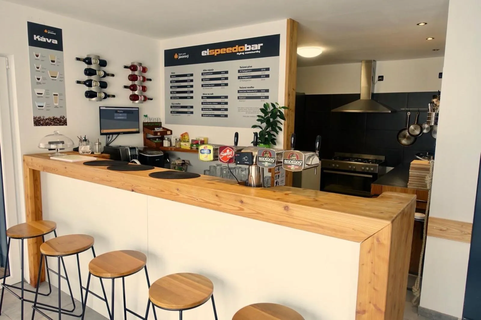 Restaurant/places to eat in Flight Park Javorovy