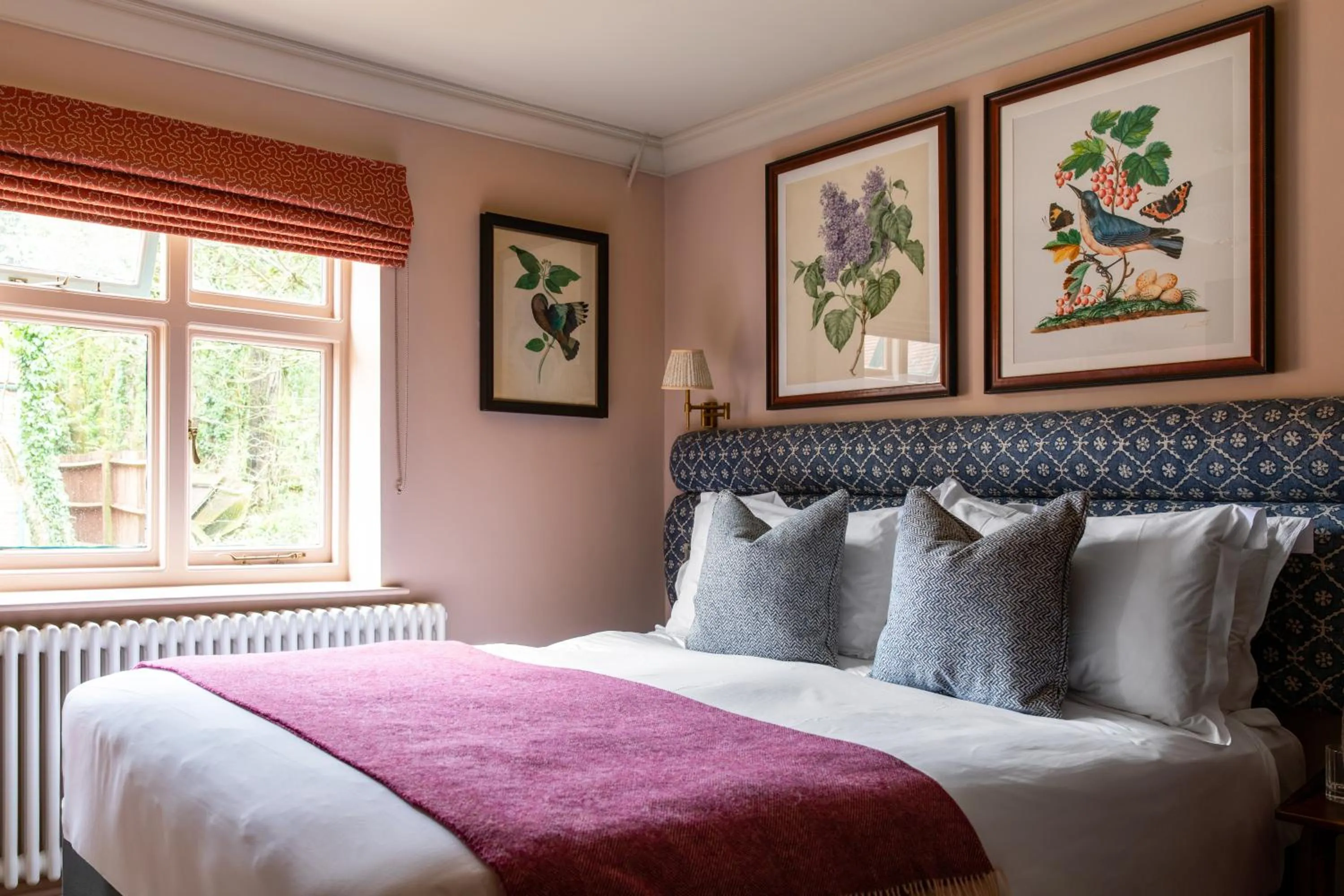 Bedroom, Bed in The Carnarvon Arms