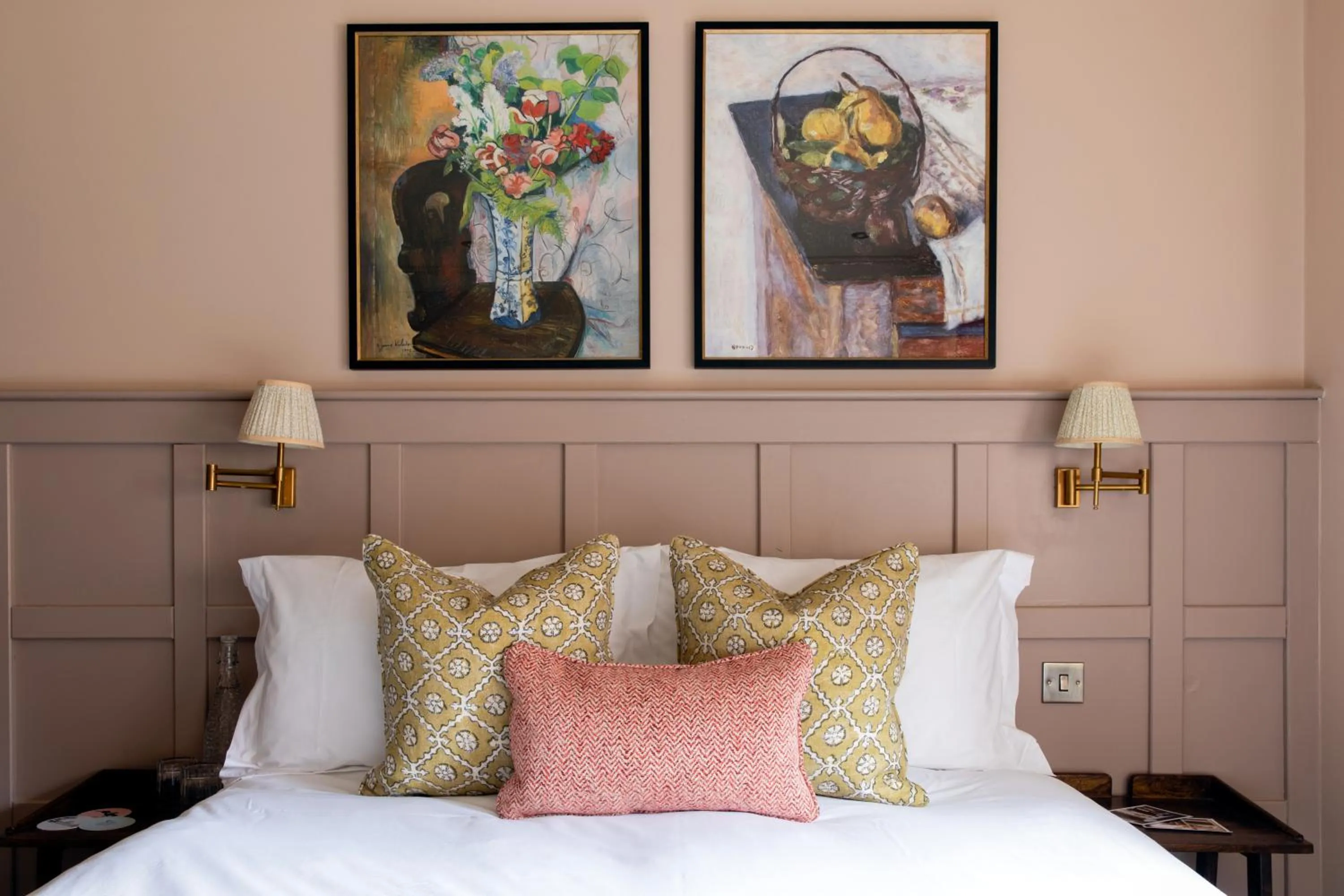 Bedroom, Bed in The Carnarvon Arms