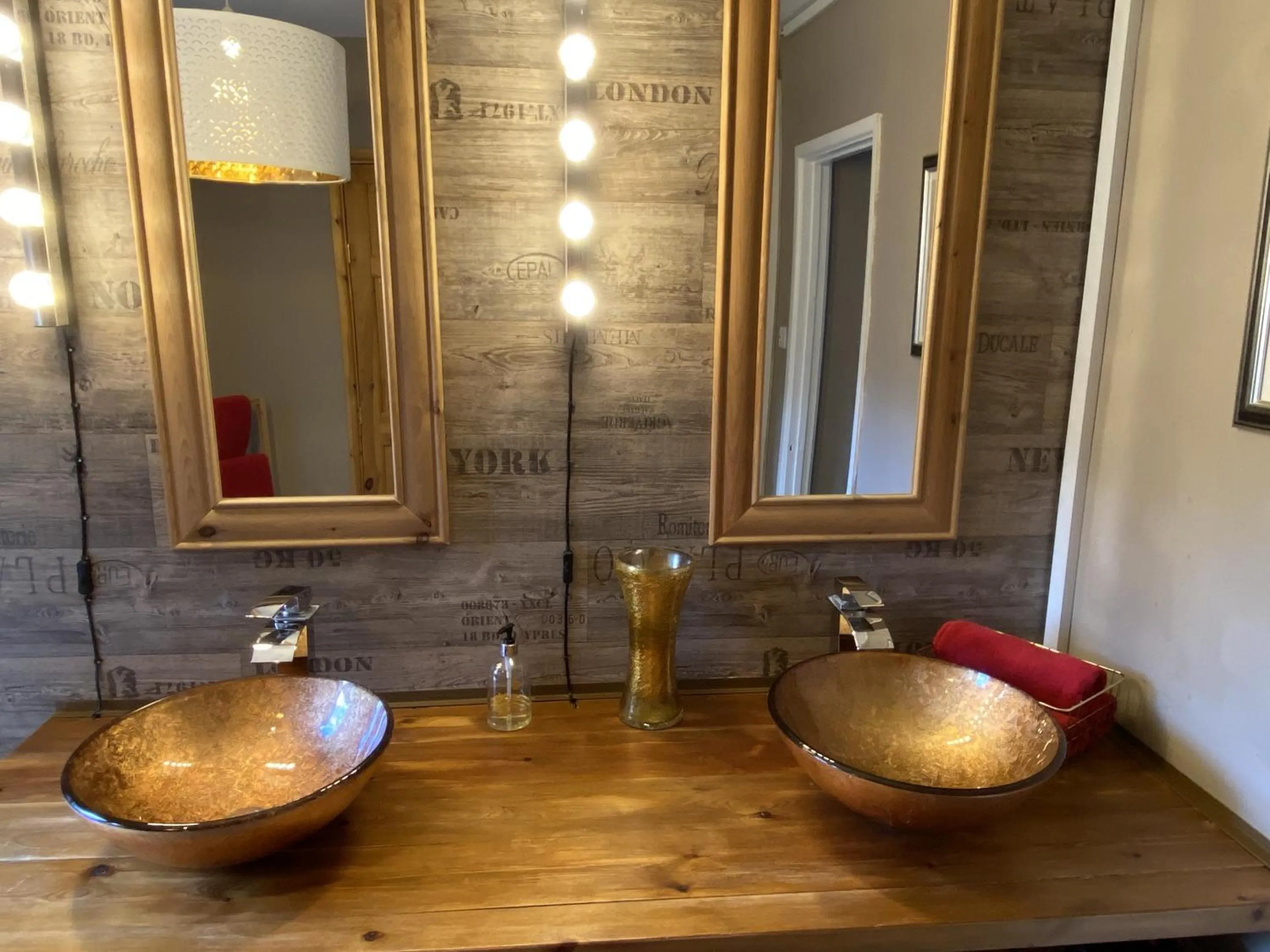 Bathroom in Inn Cardiff